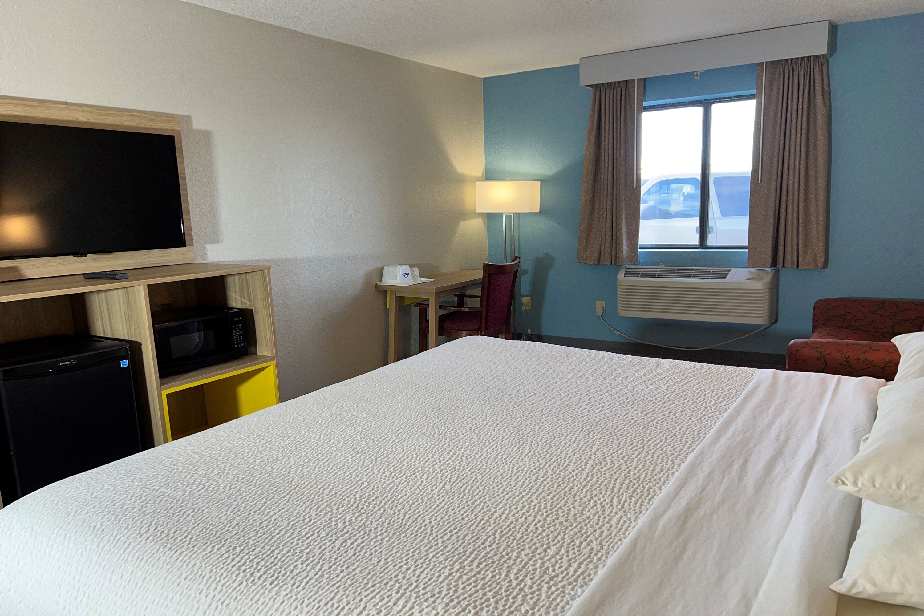 Guest room at the Days Inn by Wyndham Salina I-70 in Salina, Kansas