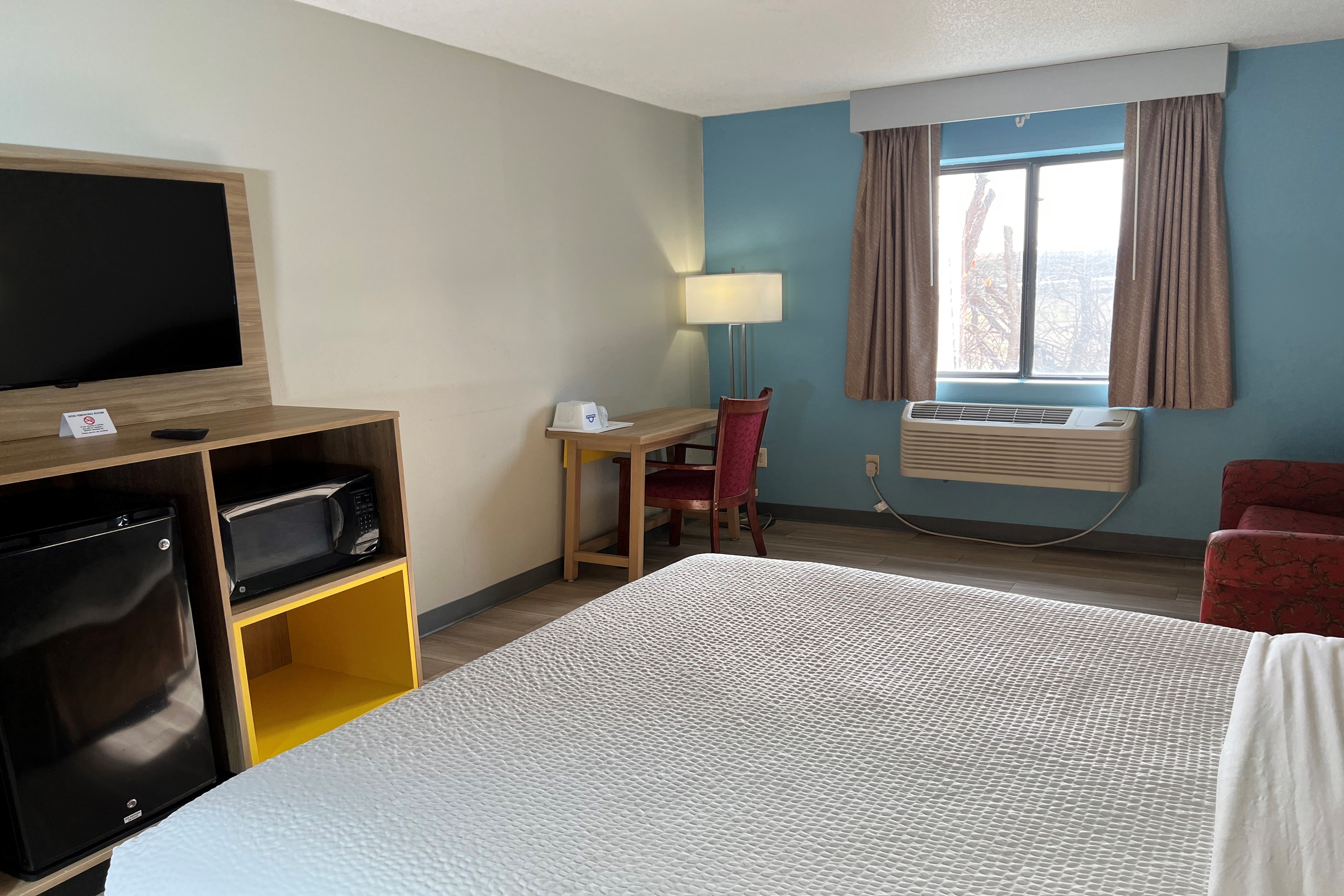Guest room at the Days Inn by Wyndham Salina I-70 in Salina, Kansas