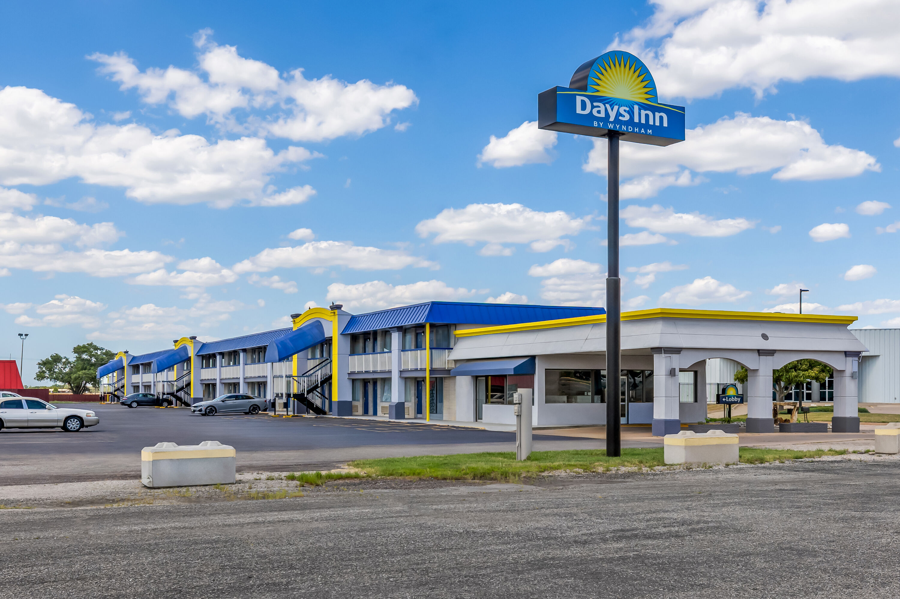 Exterior Day Image of Days Inn by Wyndham Salina South hotel in Salina, Kansas