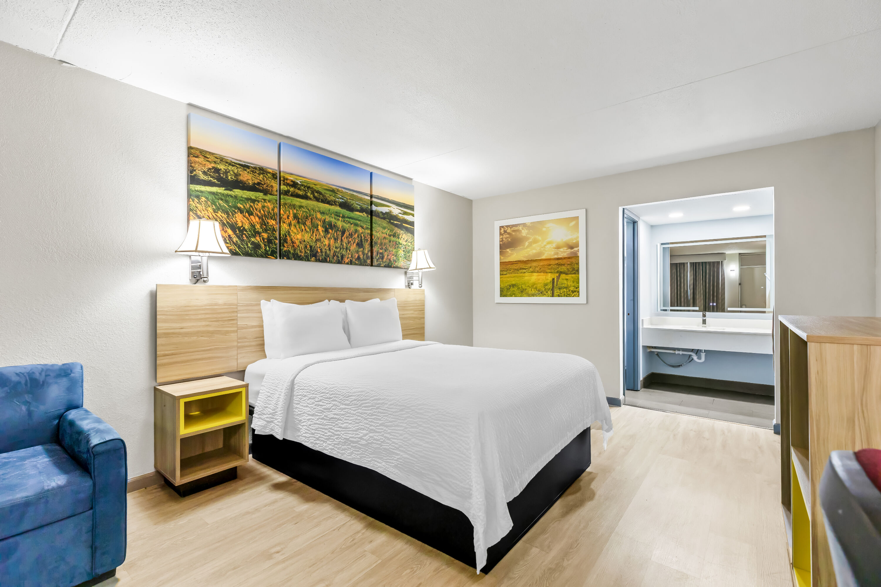 Queen bed guest room at the Days Inn by Wyndham Salina South in Salina, Kansas