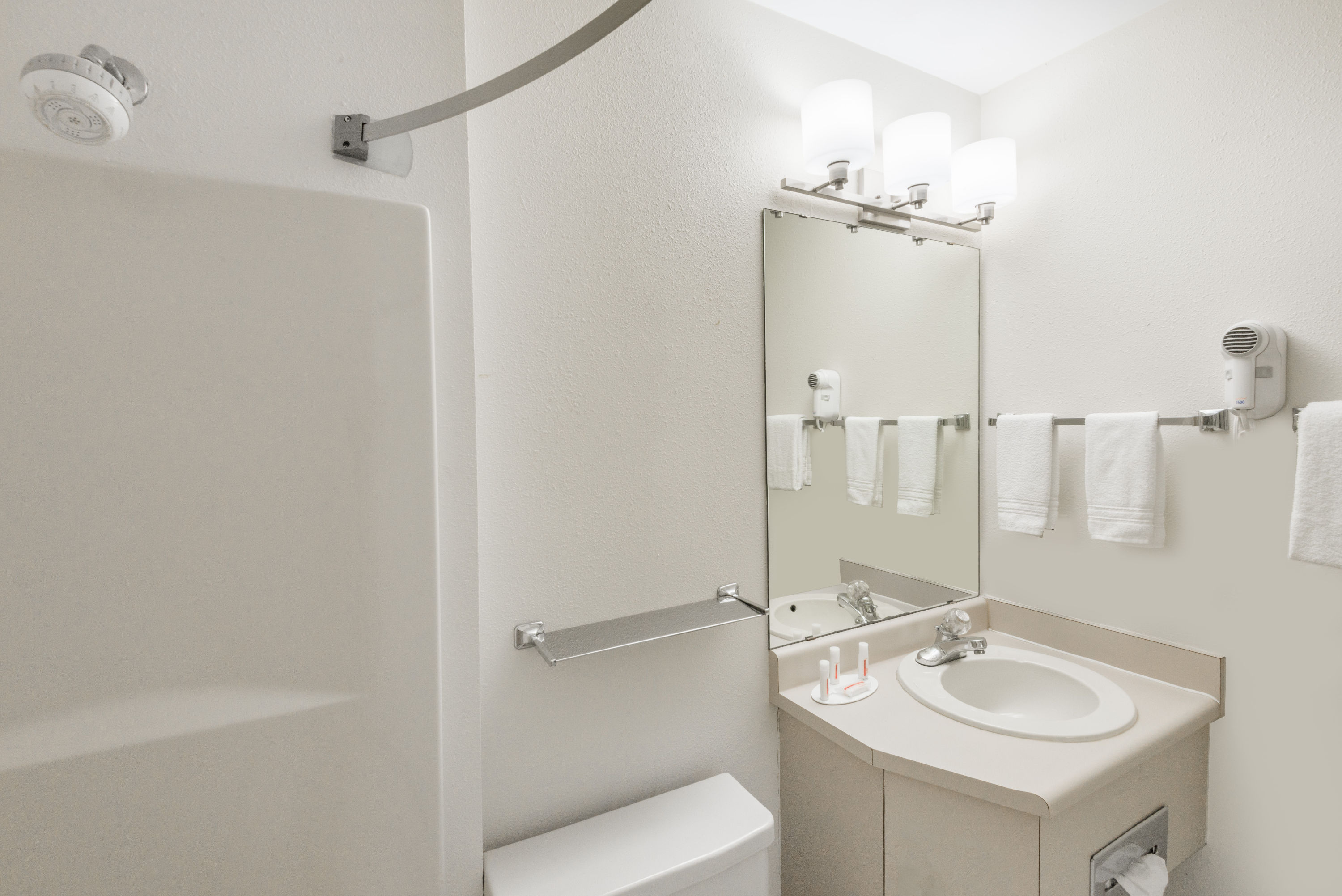 Guest room bath at the Days Inn by Wyndham Ashland in Ashland, Kentucky