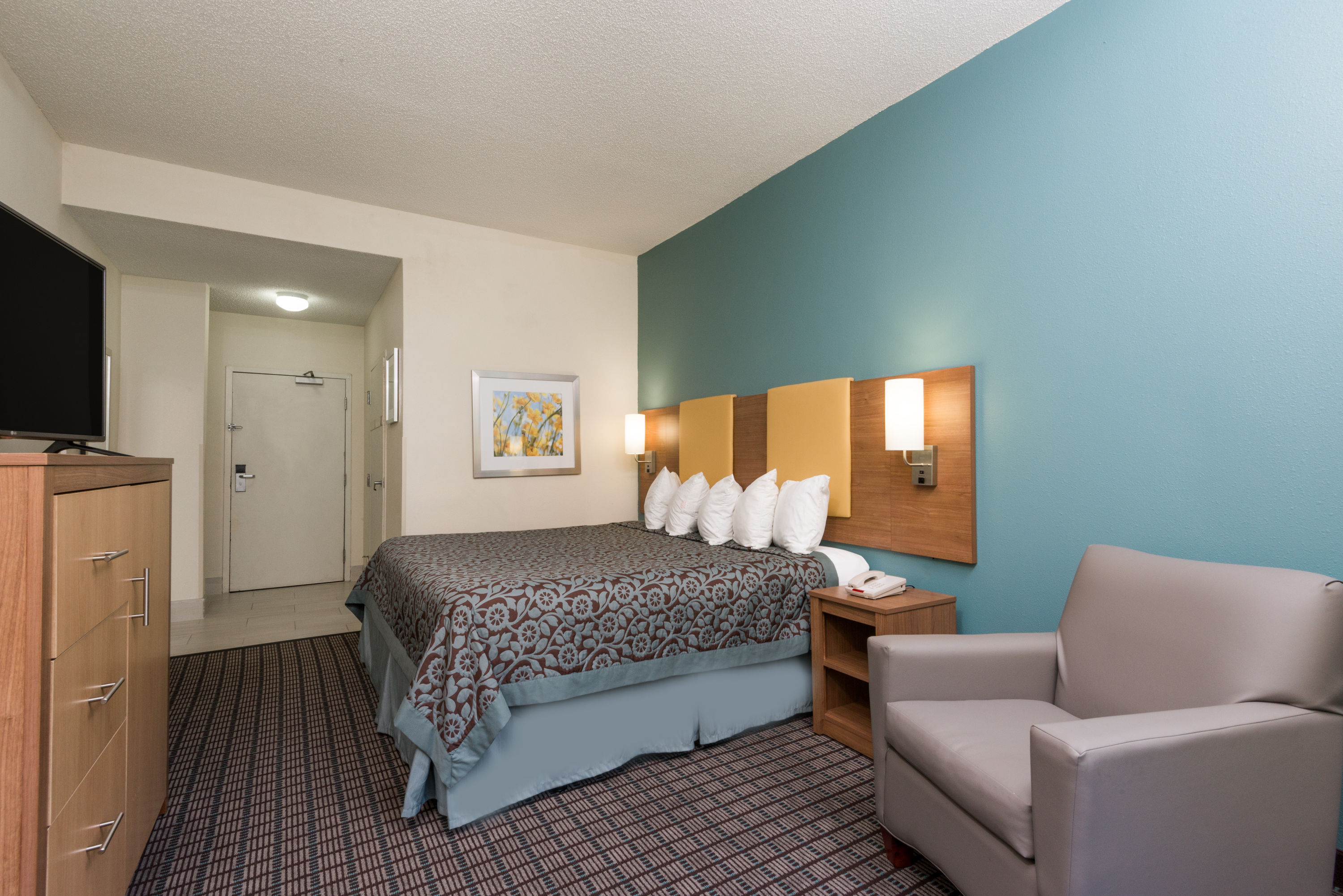 Guest room at the Days Inn by Wyndham Ashland in Ashland, Kentucky
