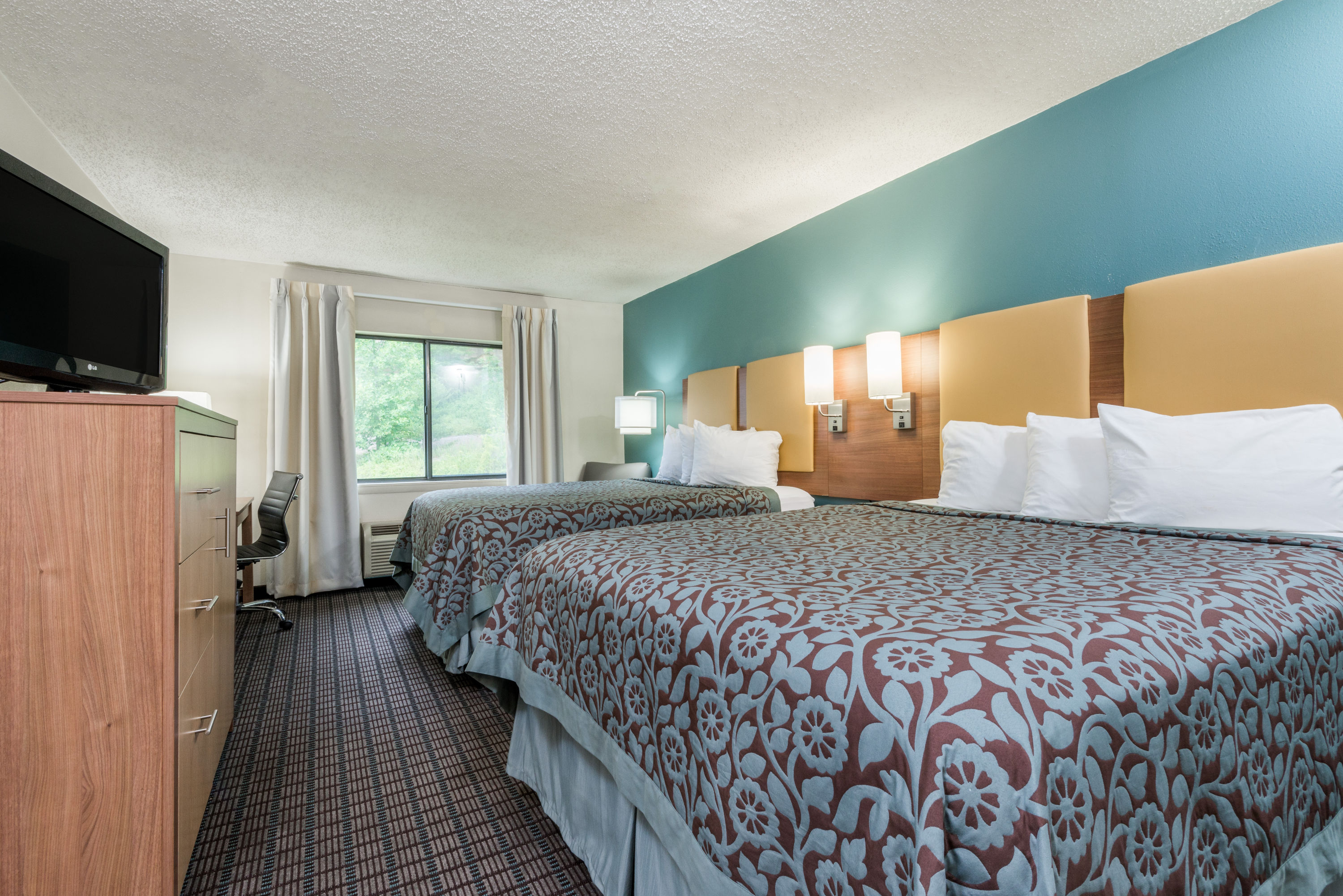 Guest room at the Days Inn by Wyndham Ashland in Ashland, Kentucky