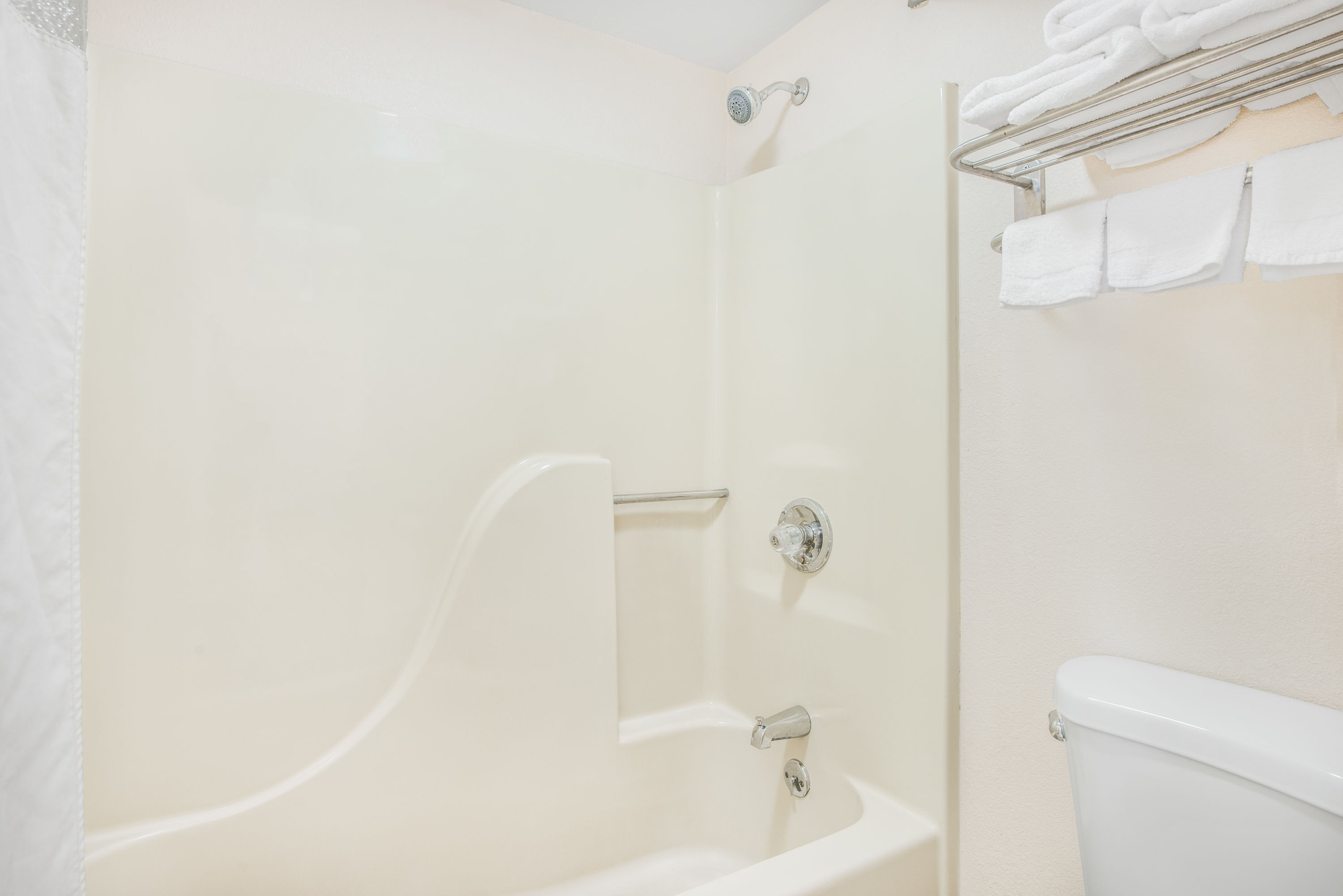 Guest room bath at the Days Inn by Wyndham Calvert City/Paducah East in Calvert City, Kentucky