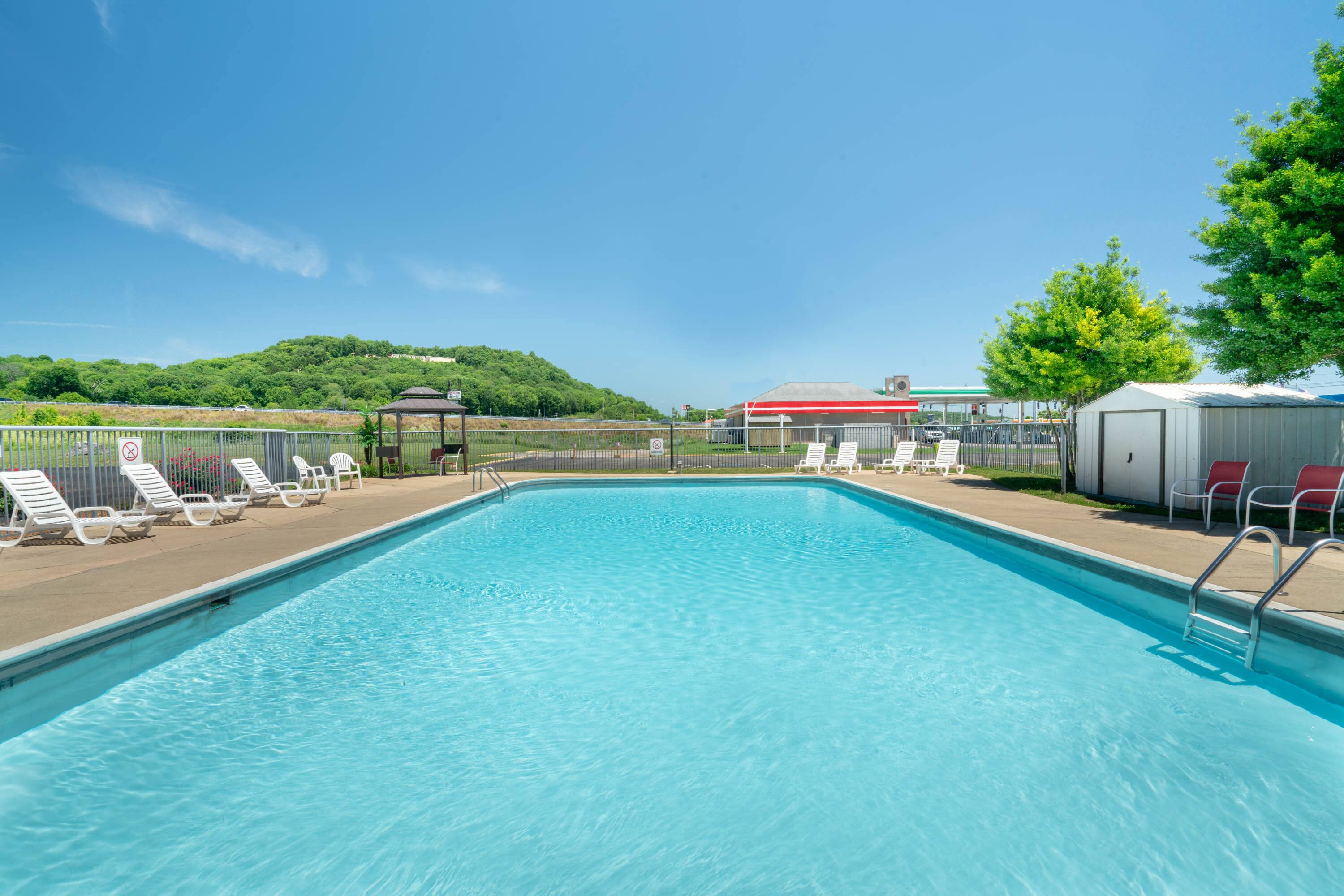 Days Inn By Wyndham Cave City Ky Hotels Days Inn By Wyndham Cave City Ky Hotels
