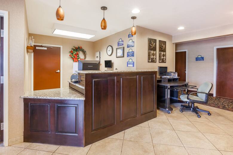 Days Inn By Wyndham Central City Hotels Ky 42330 Days Inn By Wyndham Central City Hotel Lobby In Kentucky