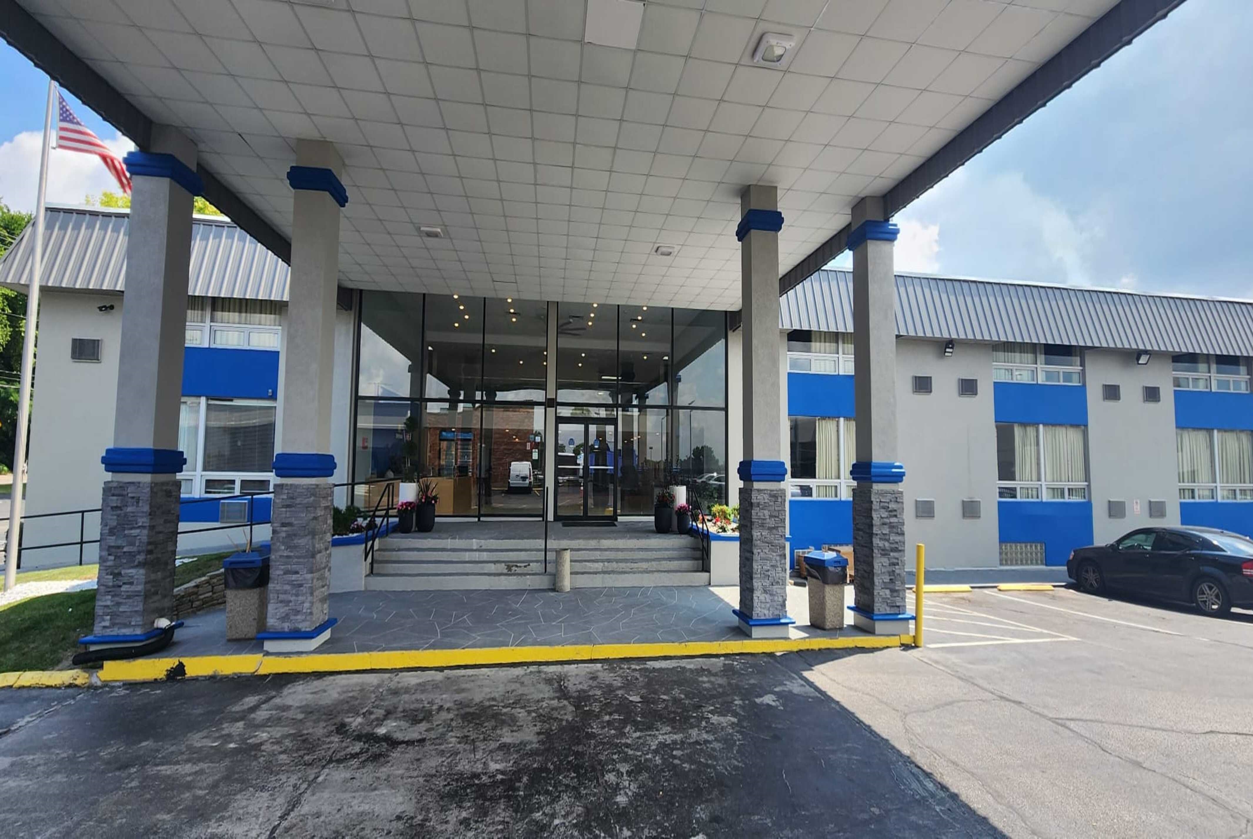 Exterior of Days Inn by Wyndham Fort Wright Cincinnati Area hotel in Fort Wright, Kentucky