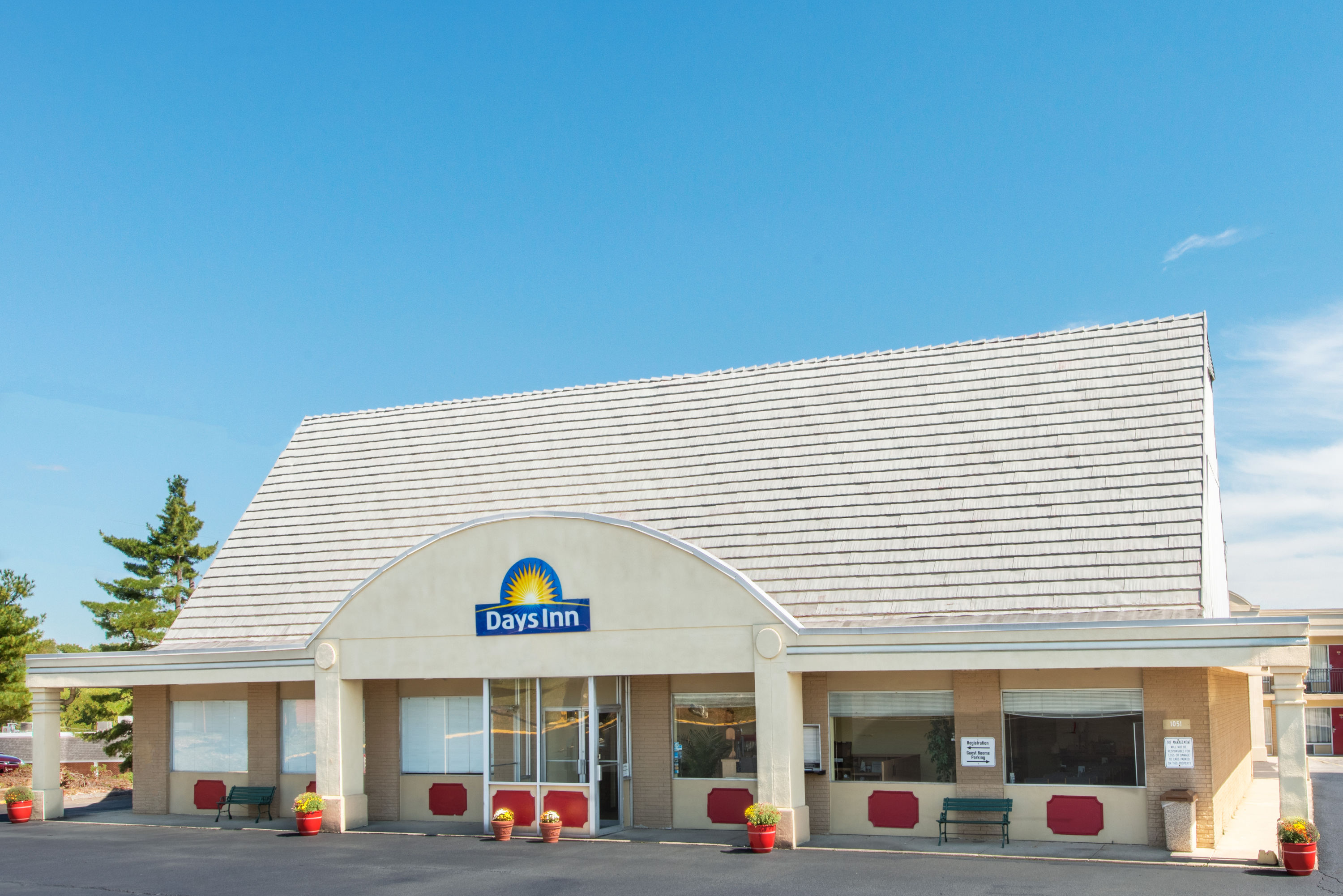 Exterior of Days Inn by Wyndham Frankfort hotel in Frankfort, Kentucky