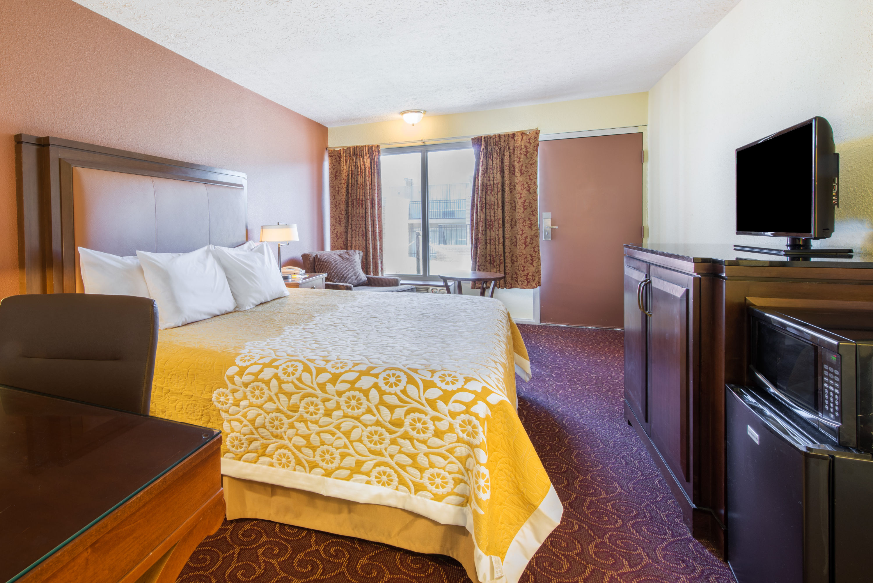 Guest room at the Days Inn by Wyndham Frankfort in Frankfort, Kentucky