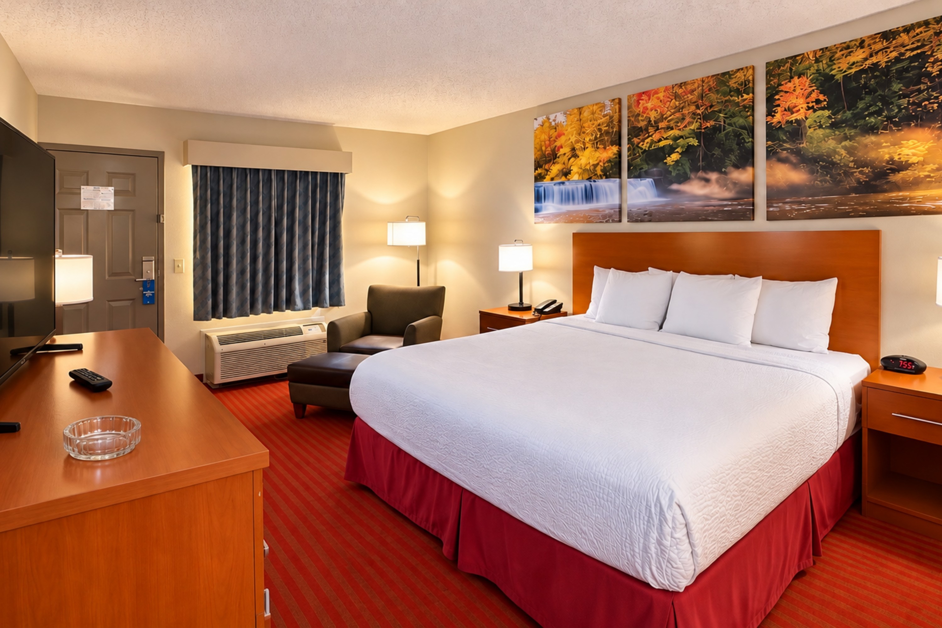 Guest room at the Days Inn by Wyndham Franklin in Franklin, Kentucky