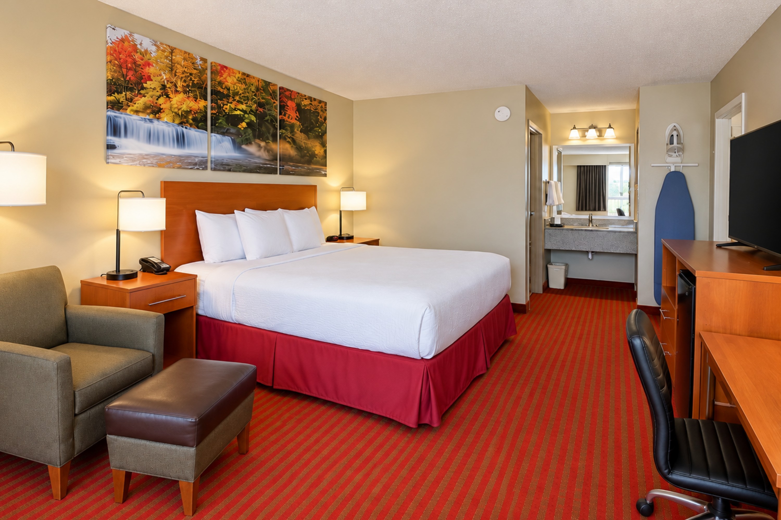 Guest room at the Days Inn by Wyndham Franklin in Franklin, Kentucky