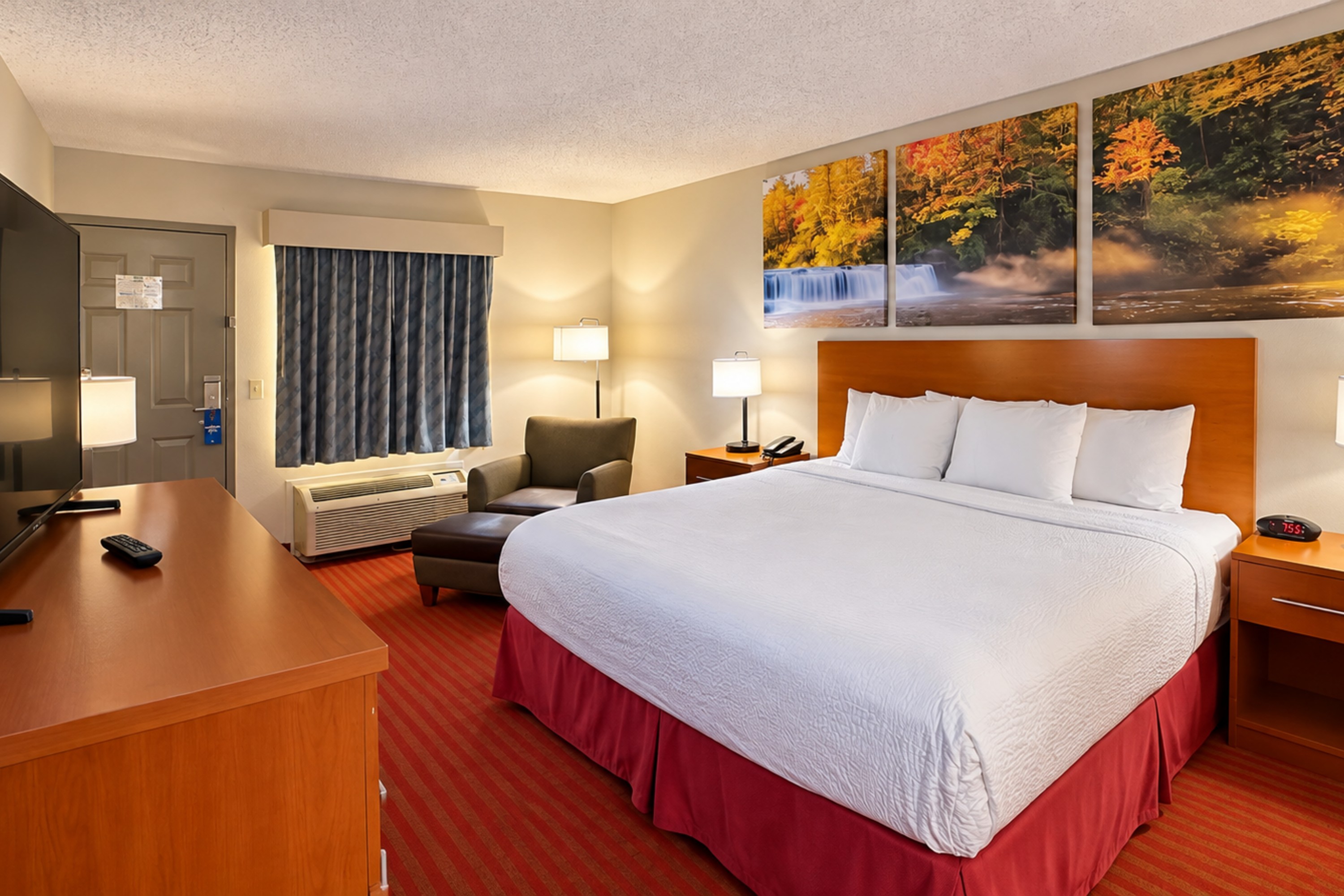 Guest room at the Days Inn by Wyndham Franklin in Franklin, Kentucky