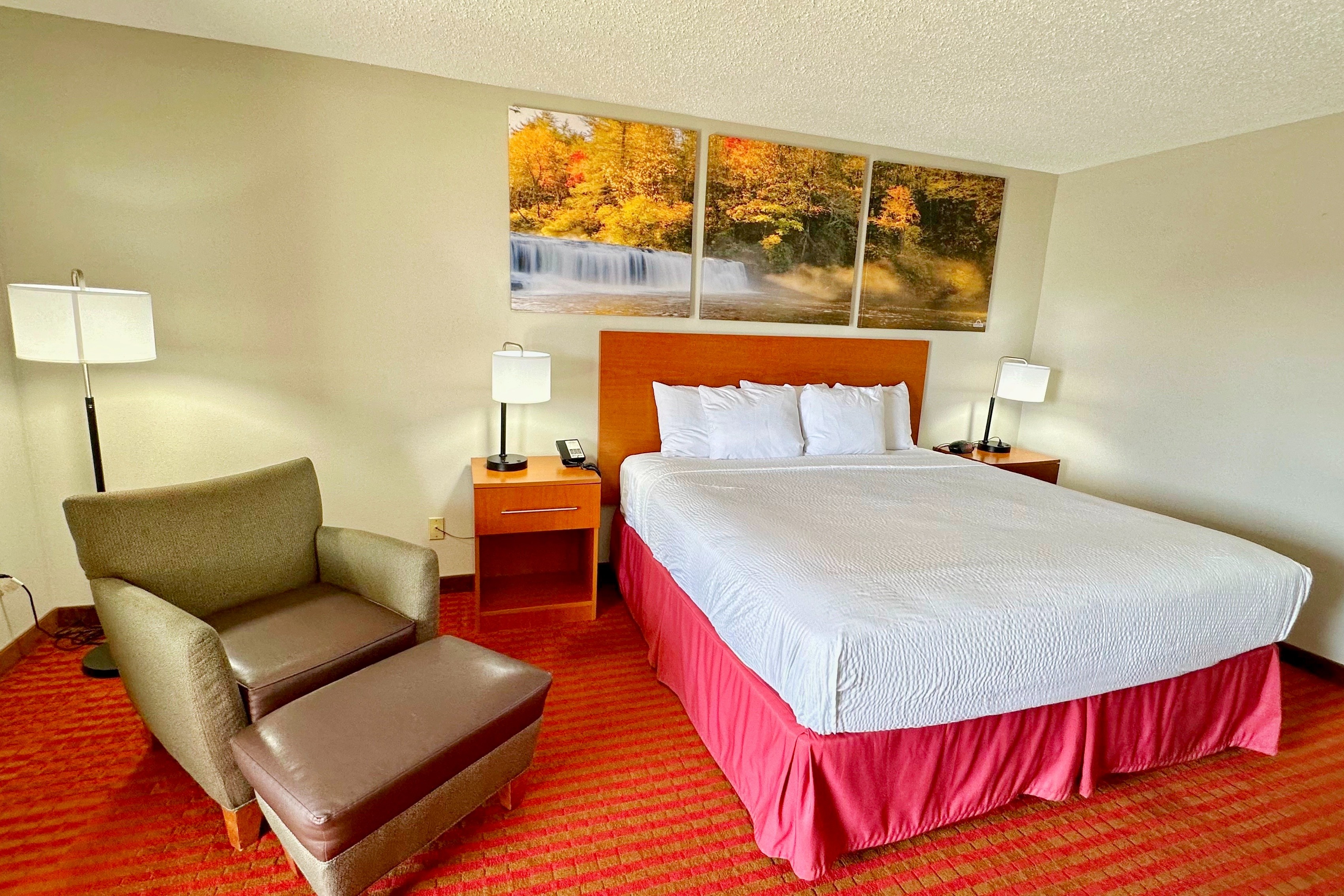 Guest room at the Days Inn by Wyndham Franklin in Franklin, Kentucky