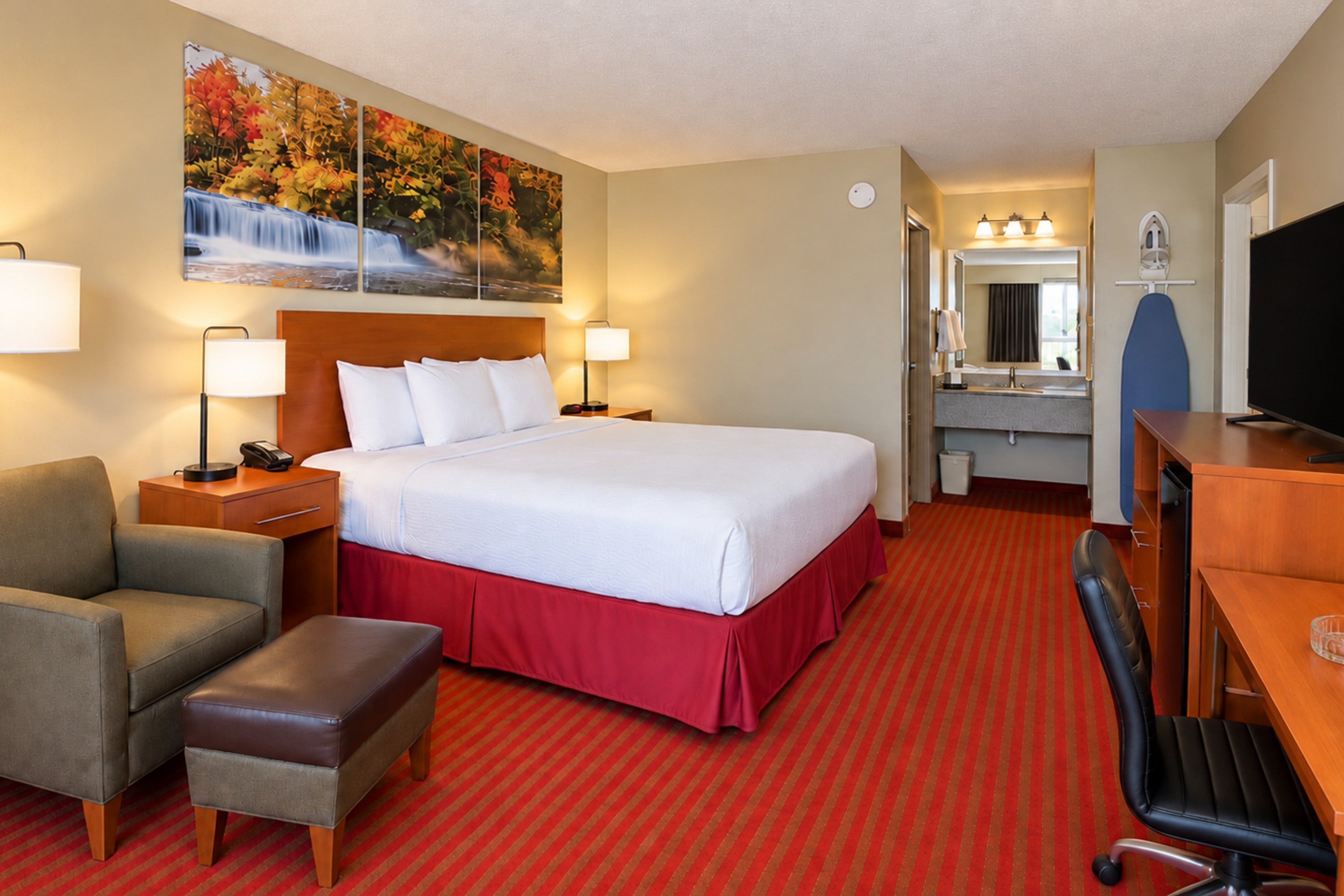 Guest room at the Days Inn by Wyndham Franklin in Franklin, Kentucky
