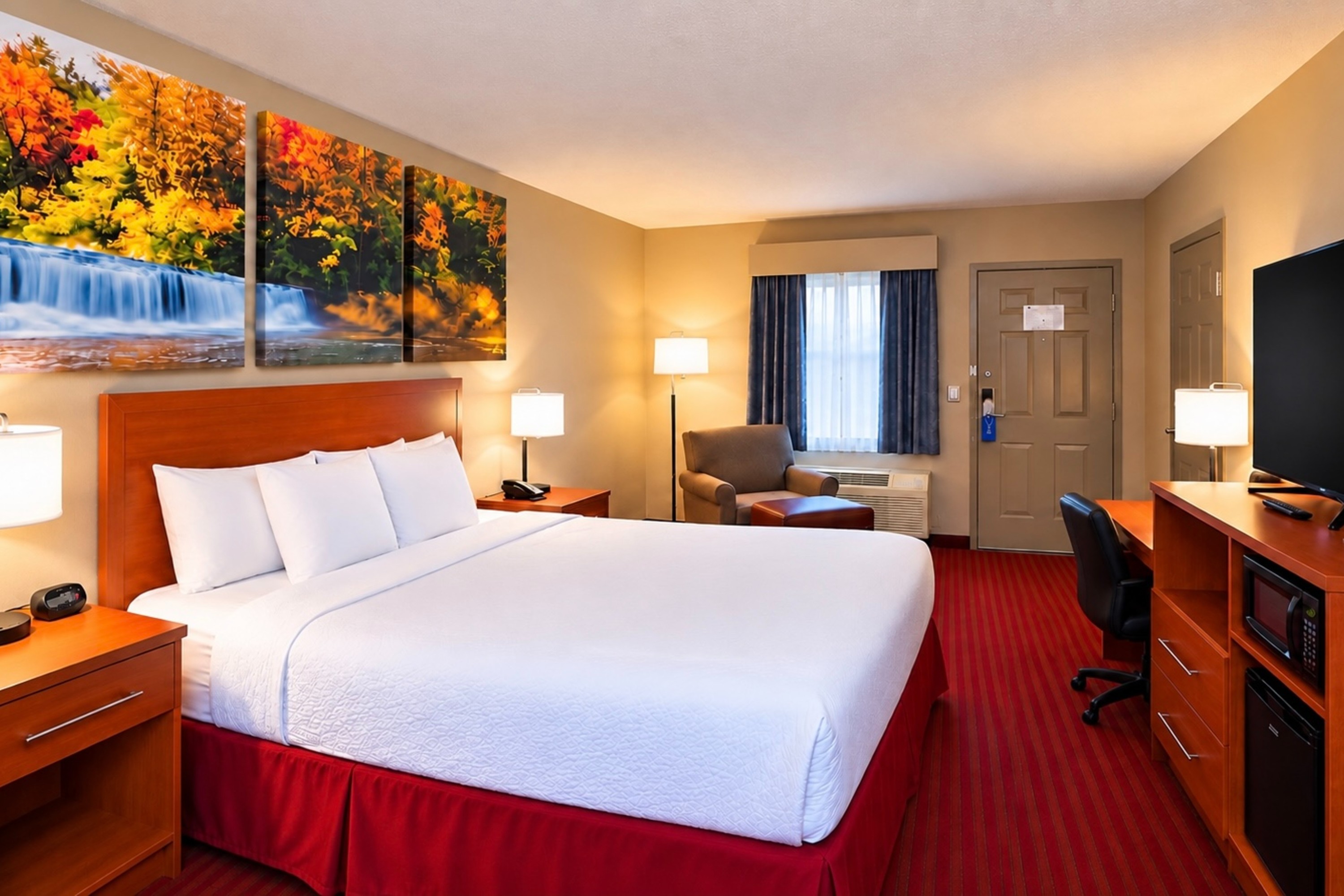 Guest room at the Days Inn by Wyndham Franklin in Franklin, Kentucky