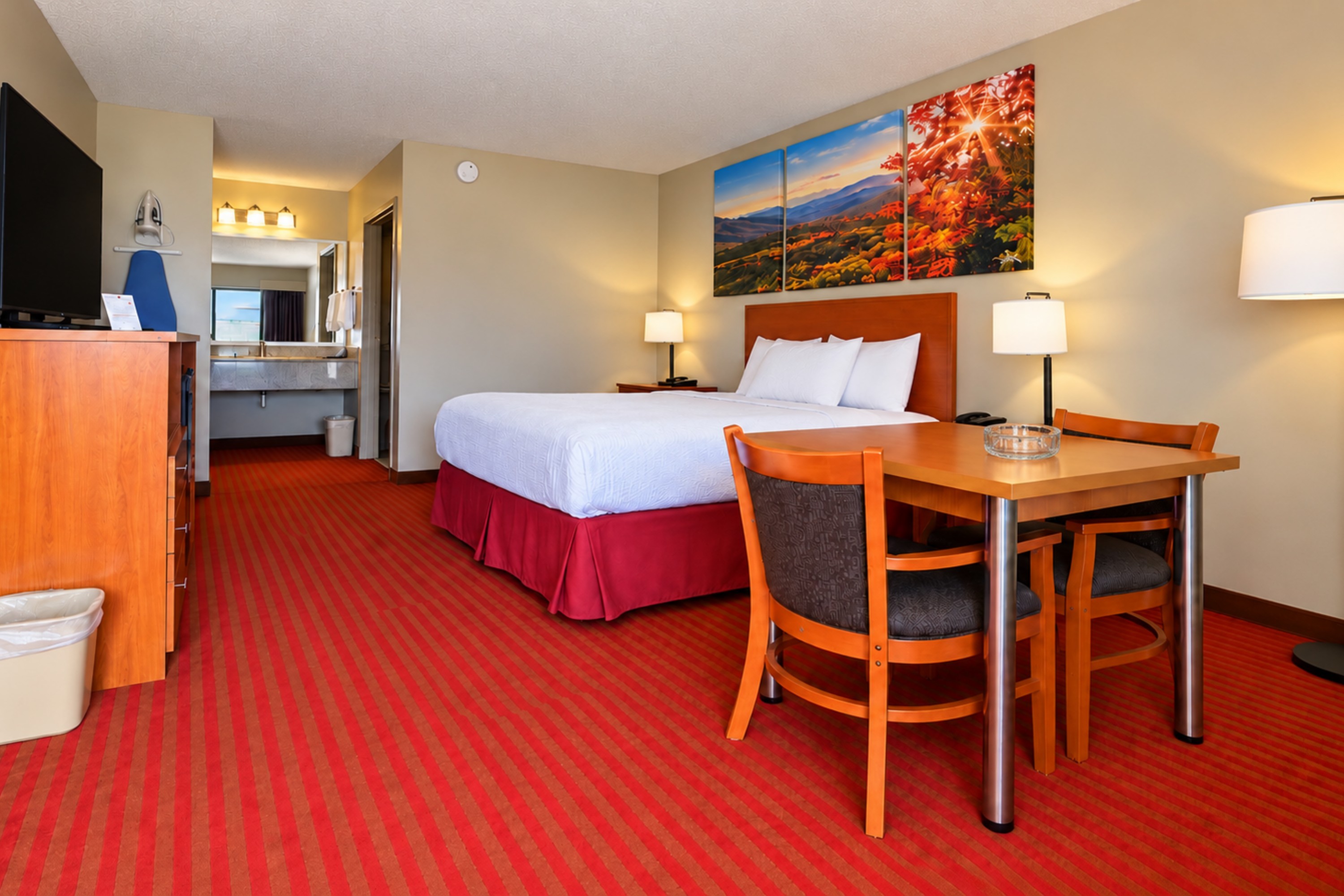 Guest room at the Days Inn by Wyndham Franklin in Franklin, Kentucky