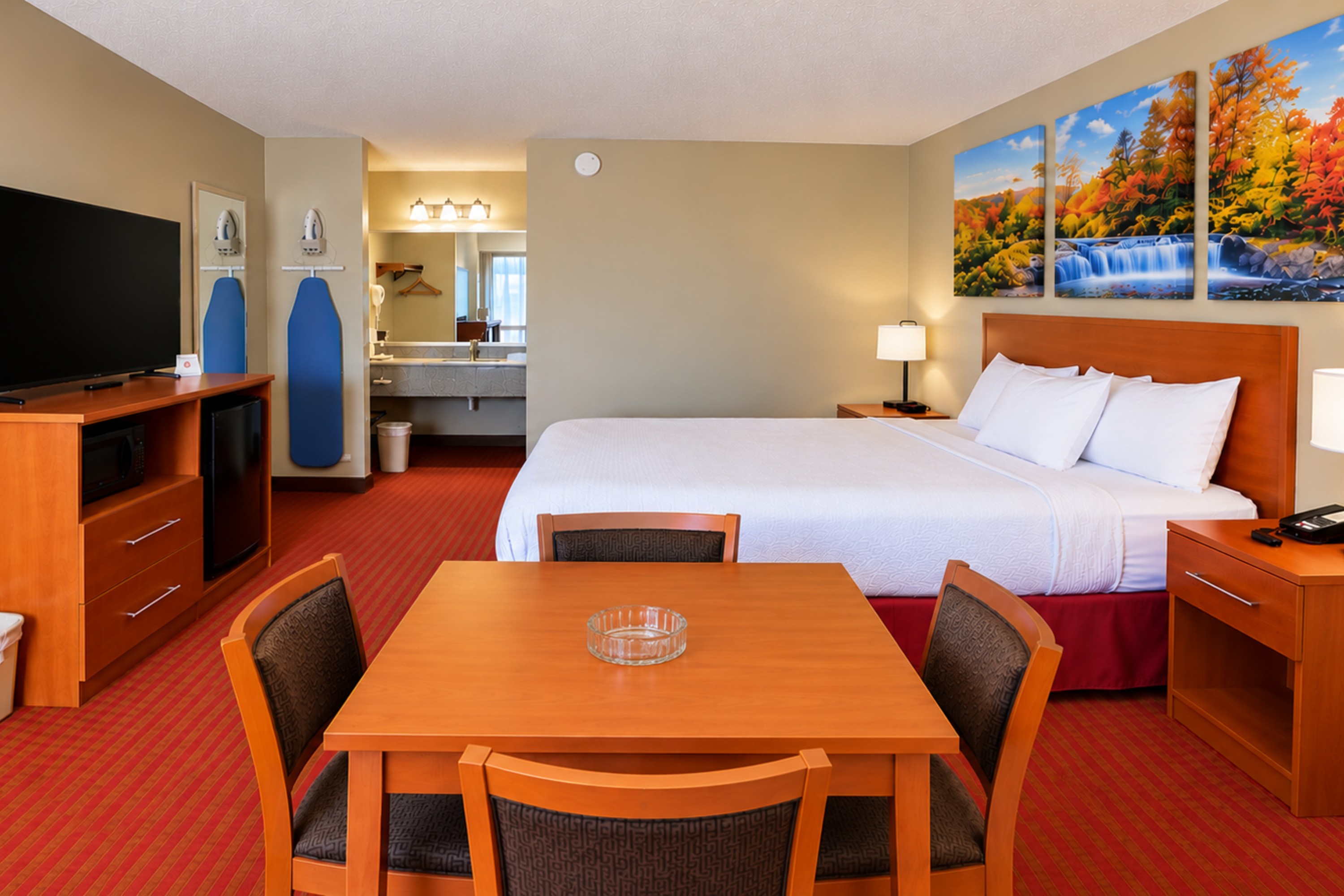 Guest room at the Days Inn by Wyndham Franklin in Franklin, Kentucky