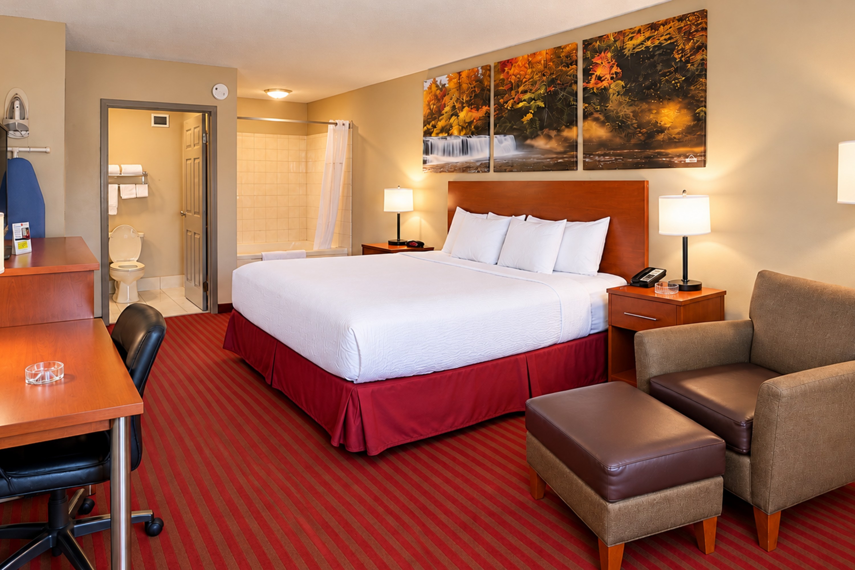Guest room at the Days Inn by Wyndham Franklin in Franklin, Kentucky
