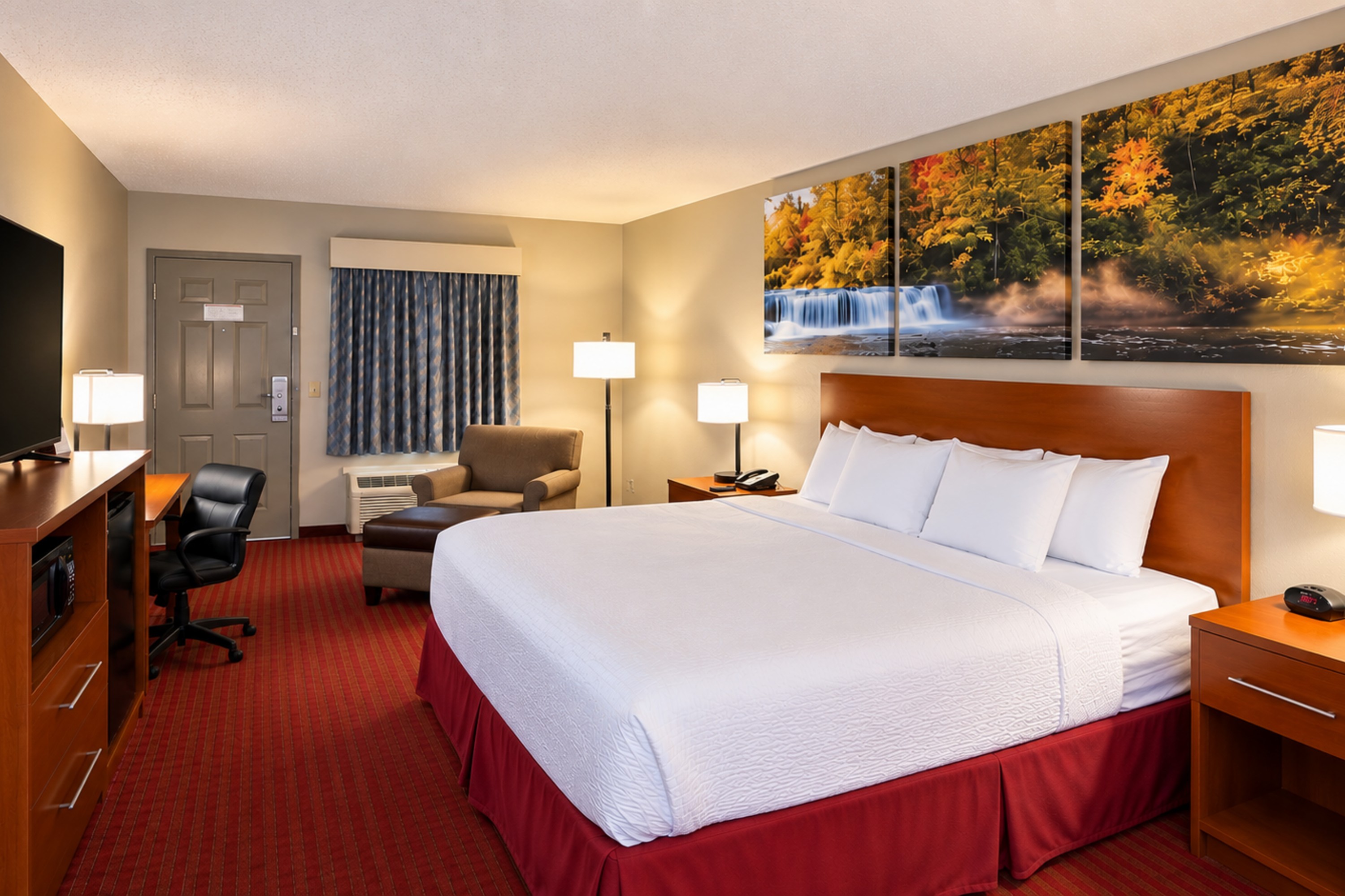 Guest room at the Days Inn by Wyndham Franklin in Franklin, Kentucky