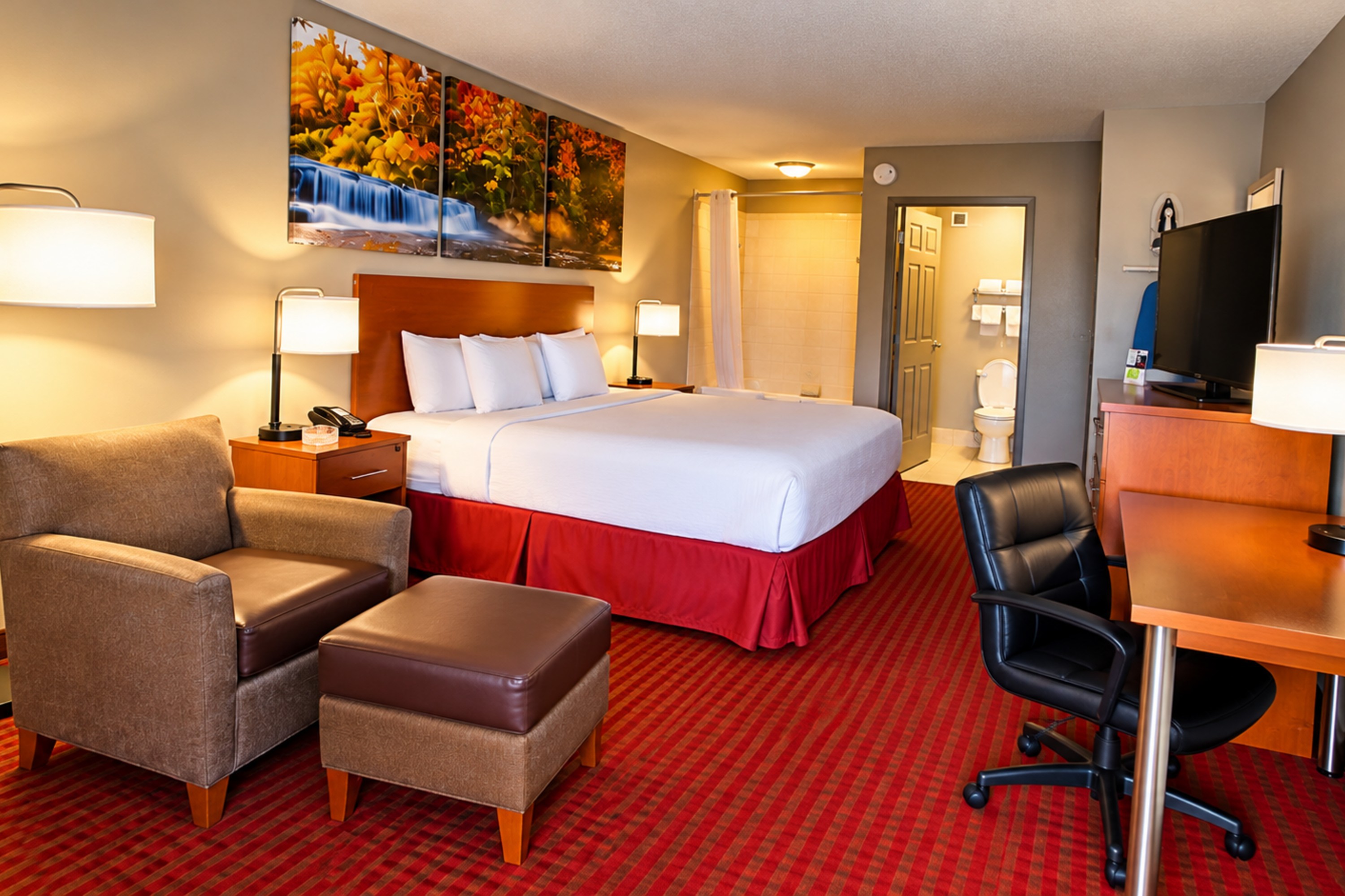 Guest room at the Days Inn by Wyndham Franklin in Franklin, Kentucky