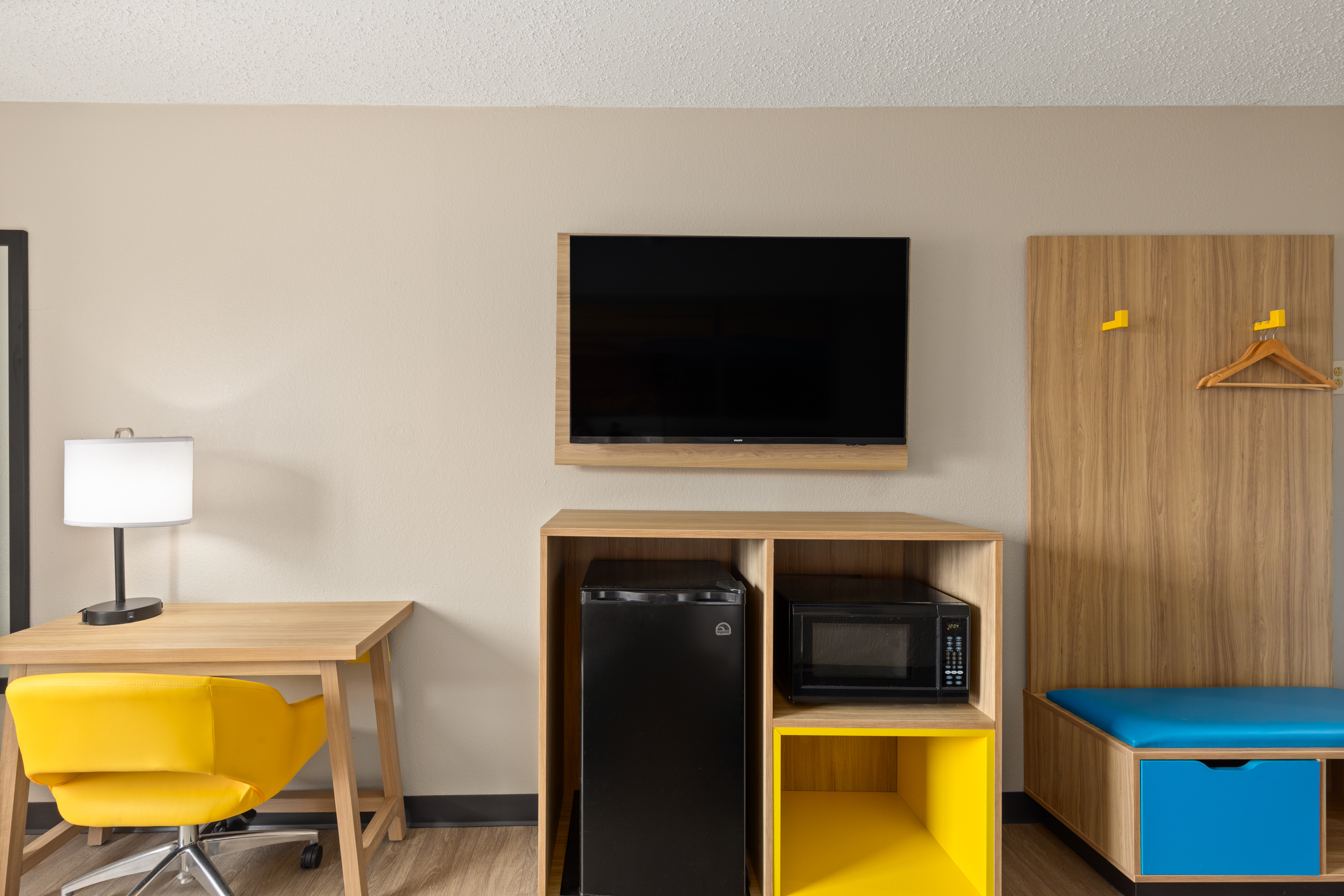 Guest room at the Days Inn by Wyndham Glasgow in Glasgow, Kentucky