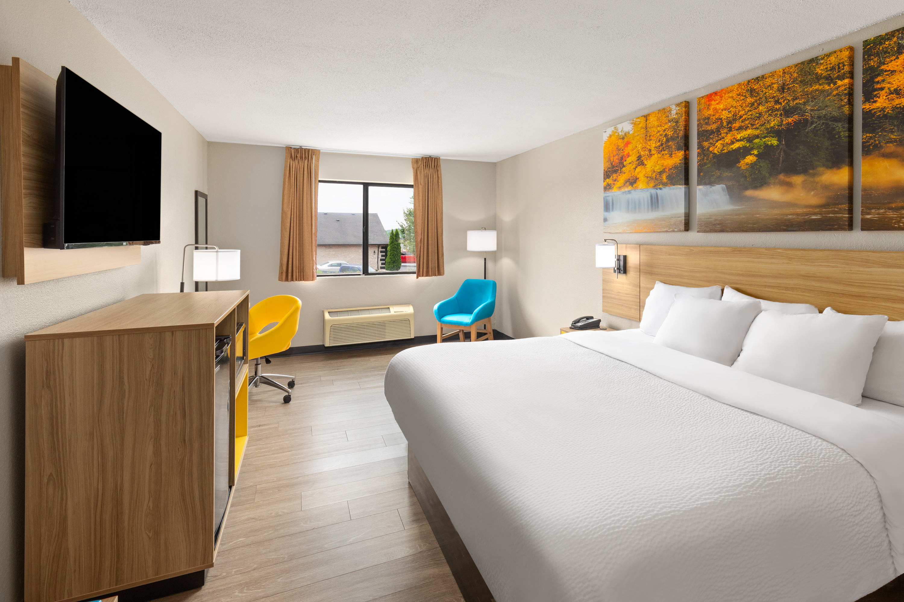 Guest room at the Days Inn by Wyndham Glasgow in Glasgow, Kentucky