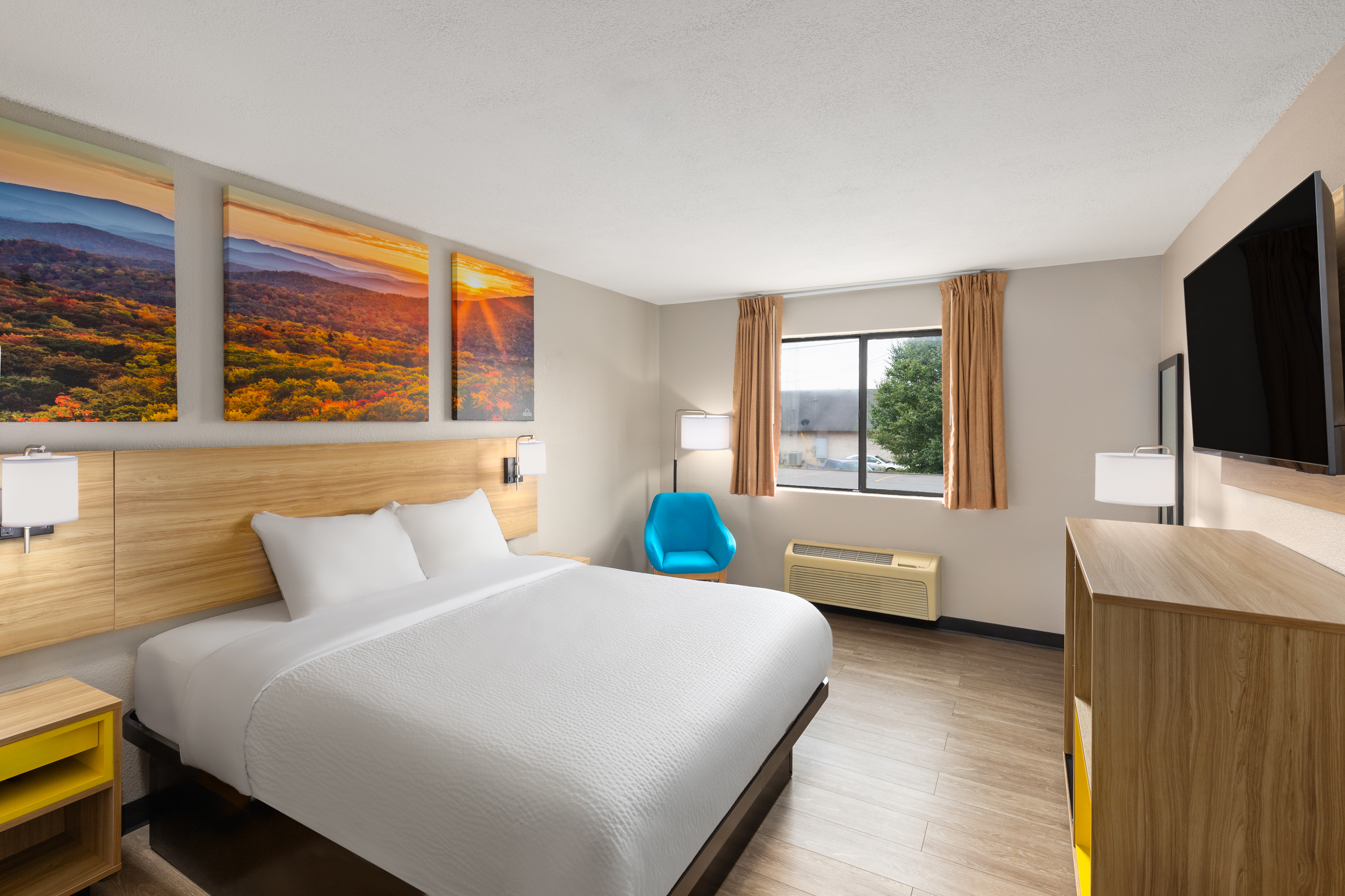 Guest room at the Days Inn by Wyndham Glasgow in Glasgow, Kentucky