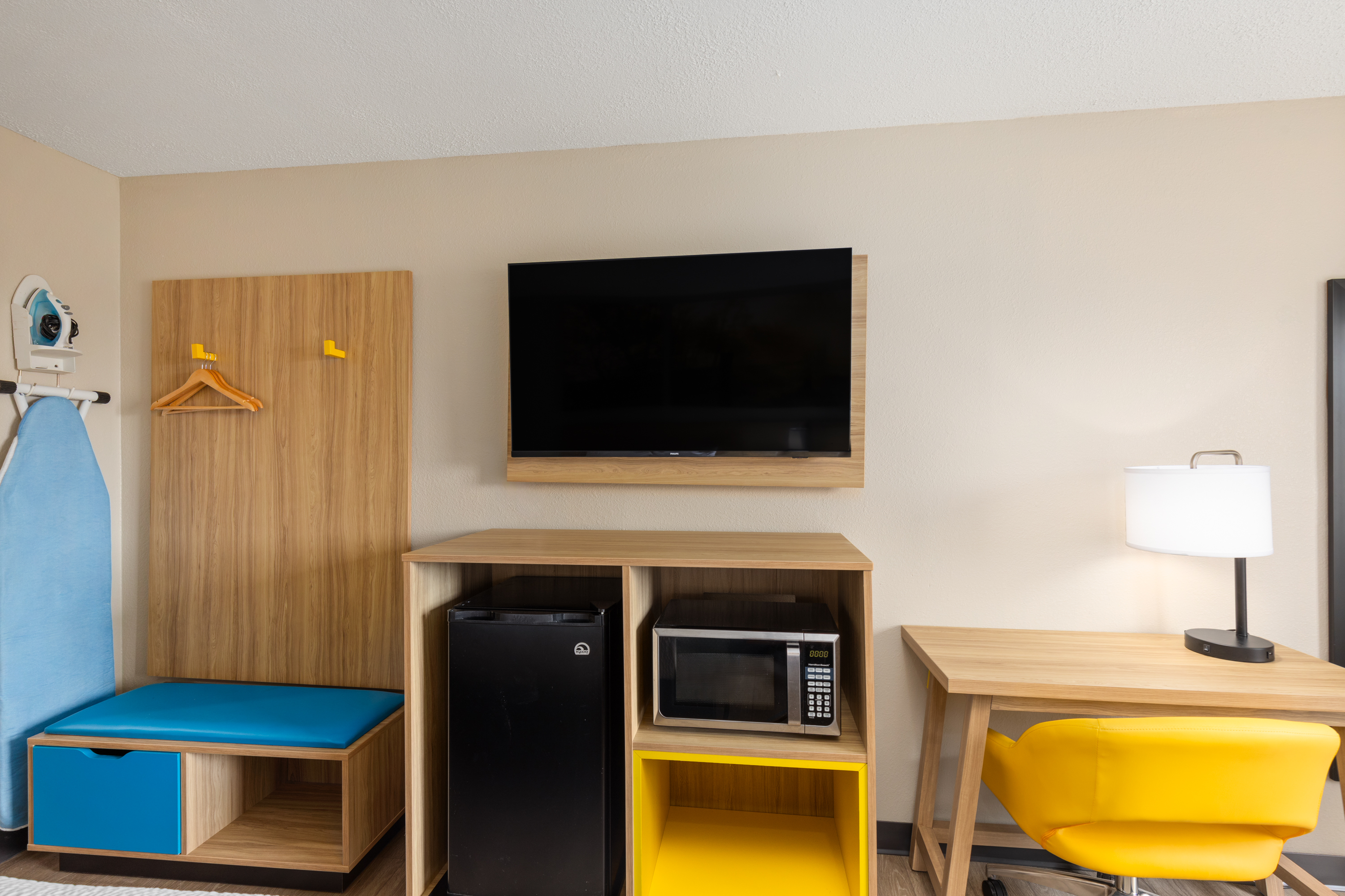 Guest room at the Days Inn by Wyndham Glasgow in Glasgow, Kentucky