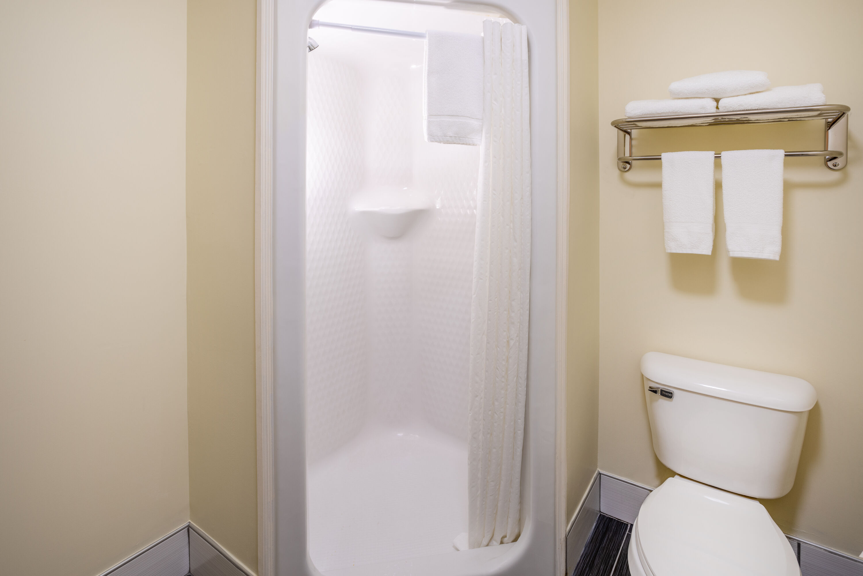 Guest room bath at the Days Inn by Wyndham Grayson in Grayson, Kentucky