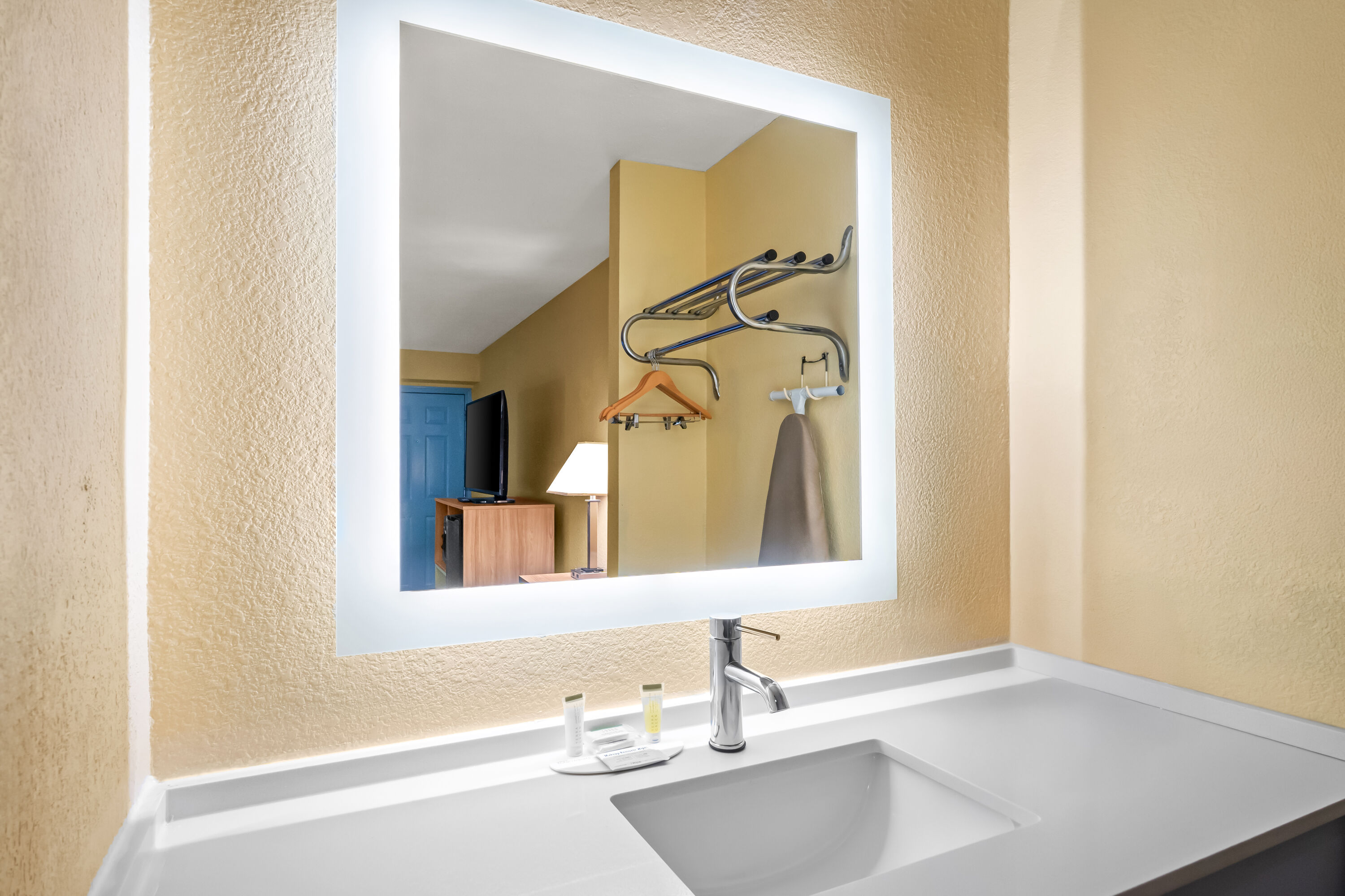 Guest room bath at the Days Inn by Wyndham Renfro Valley Mount Vernon in Mount Vernon, Kentucky