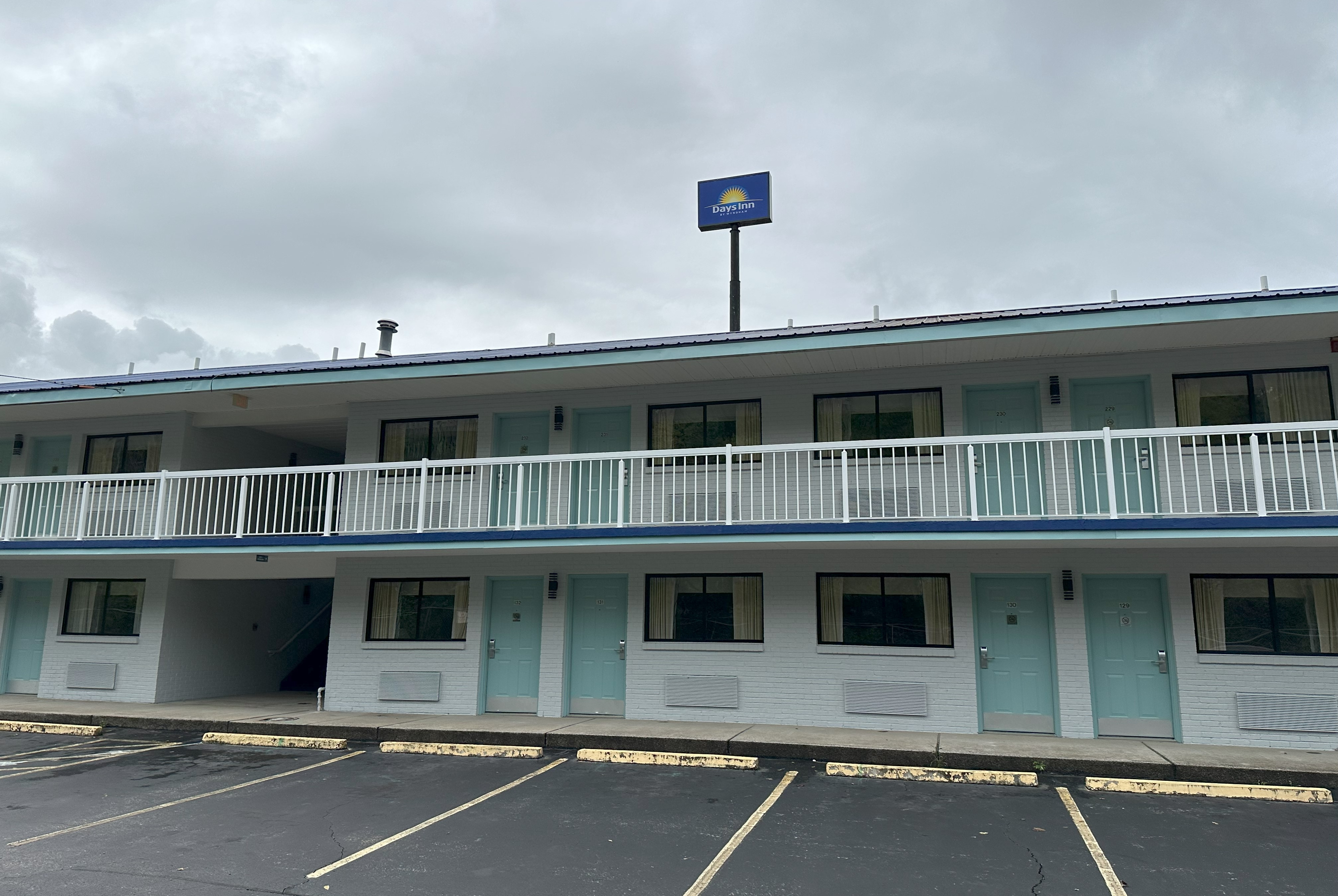 Exterior of Days Inn by Wyndham Renfro Valley Mount Vernon hotel in Mount Vernon, Kentucky