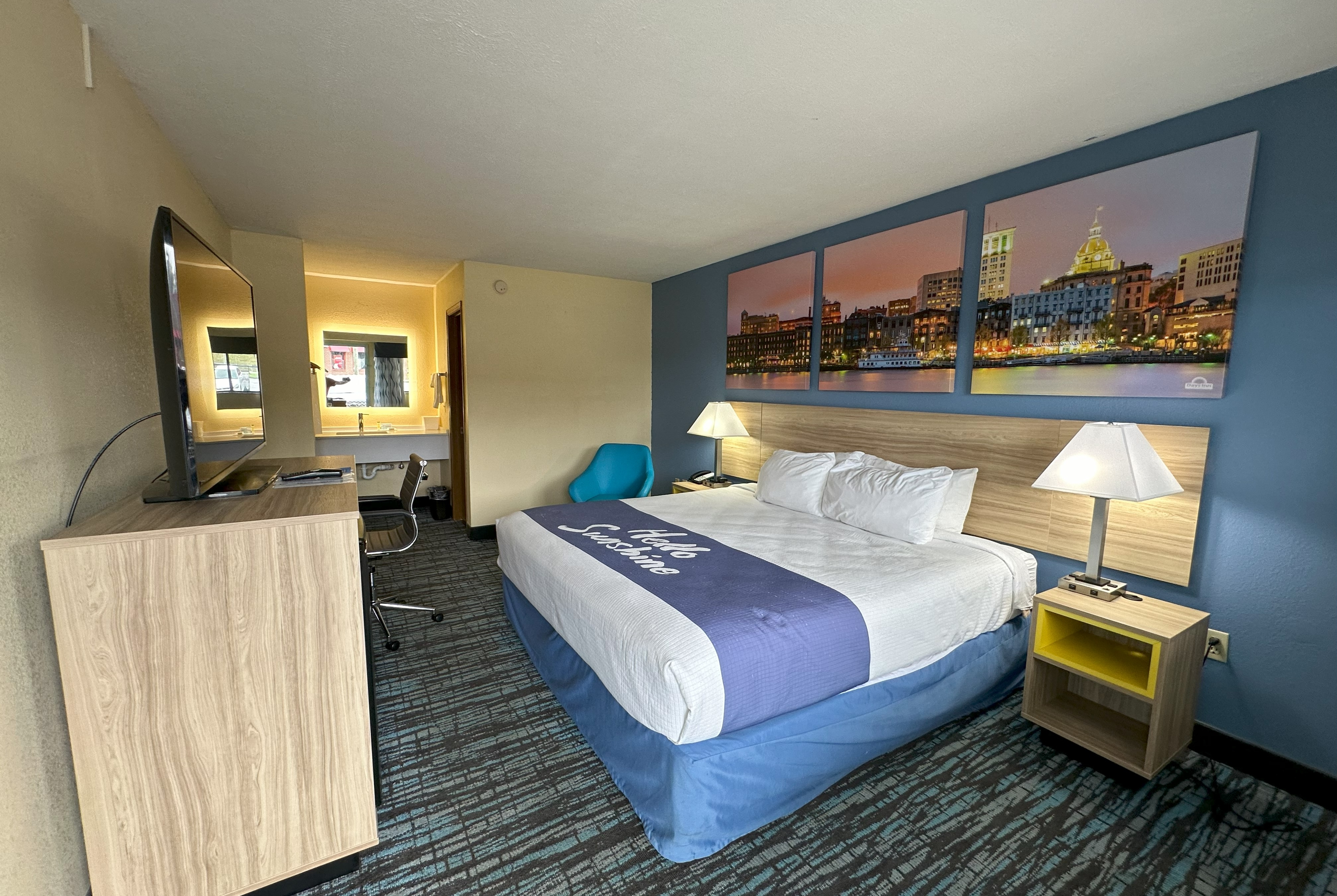 Guest room at the Days Inn by Wyndham Renfro Valley Mount Vernon in Mount Vernon, Kentucky