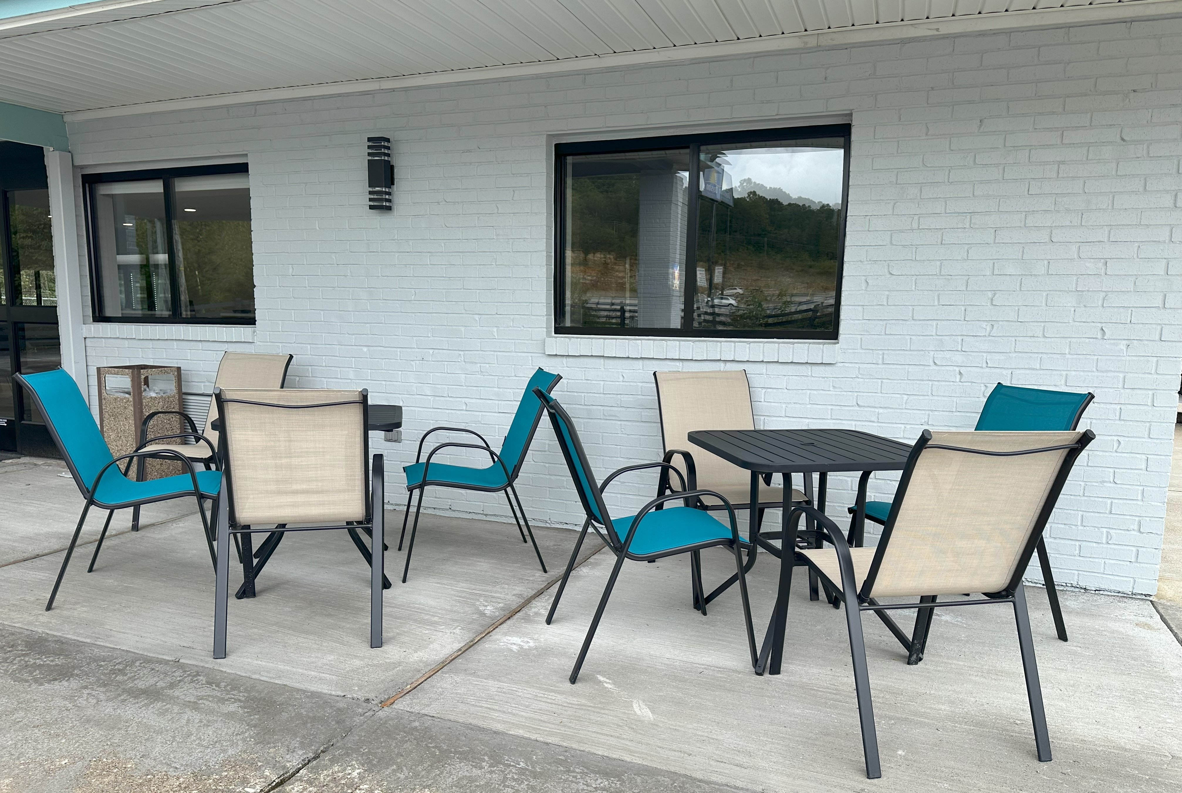 Courtyard at Days Inn by Wyndham Renfro Valley Mount Vernon in Mount Vernon, Kentucky