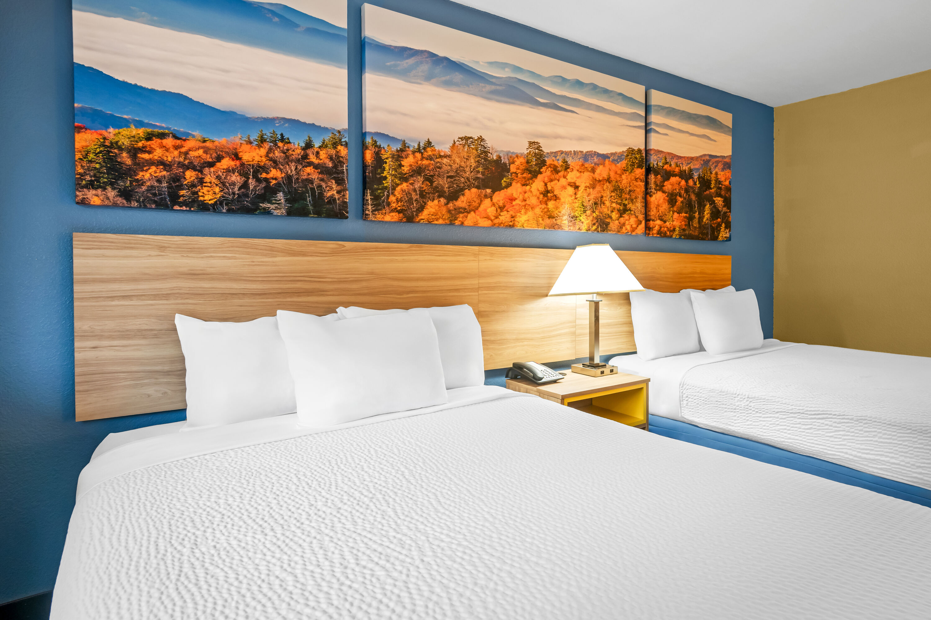 Double bed guest room at the Days Inn by Wyndham Renfro Valley Mount Vernon in Mount Vernon, Kentucky