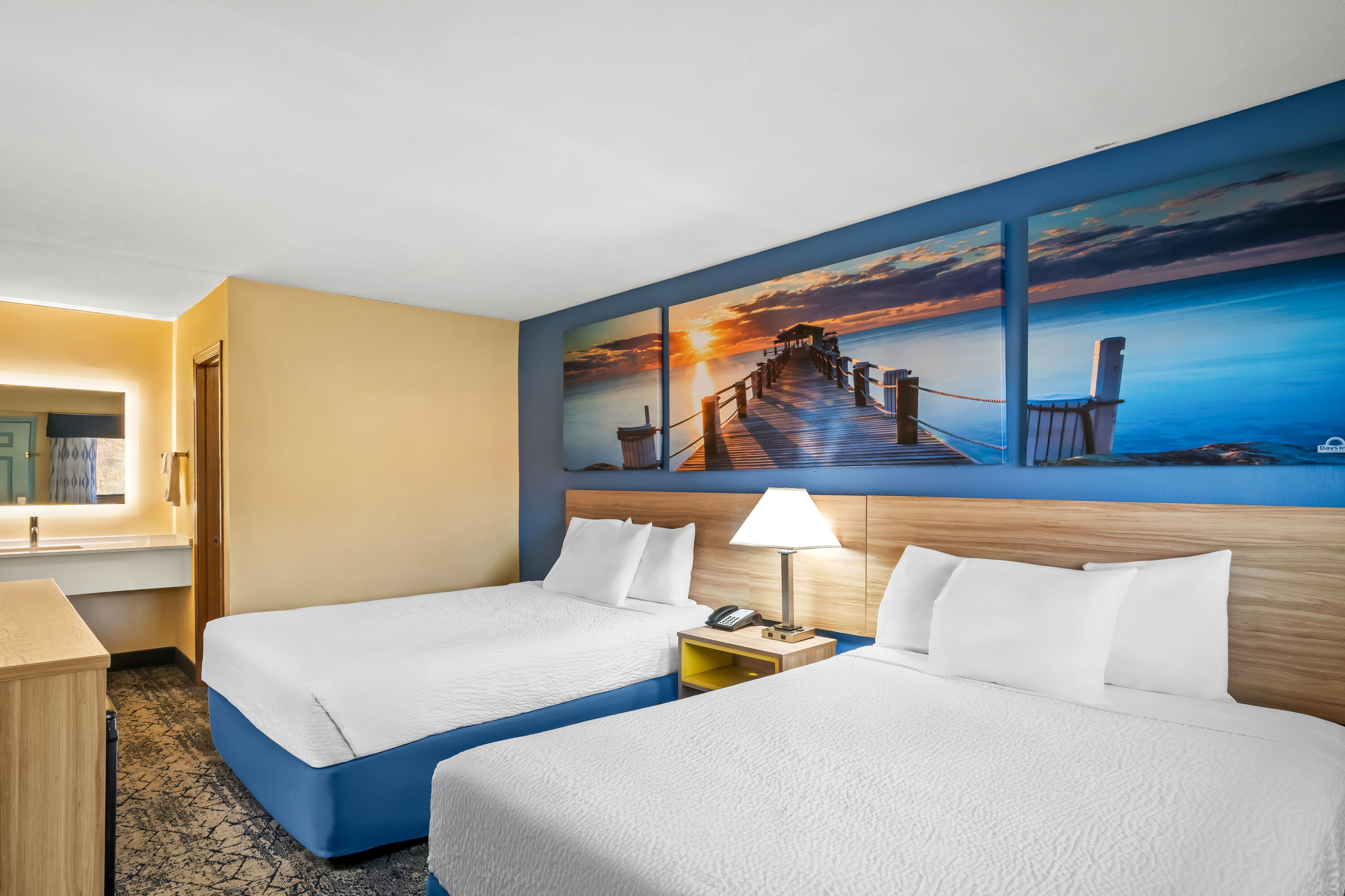 Double bed guest room at the Days Inn by Wyndham Renfro Valley Mount Vernon in Mount Vernon, Kentucky