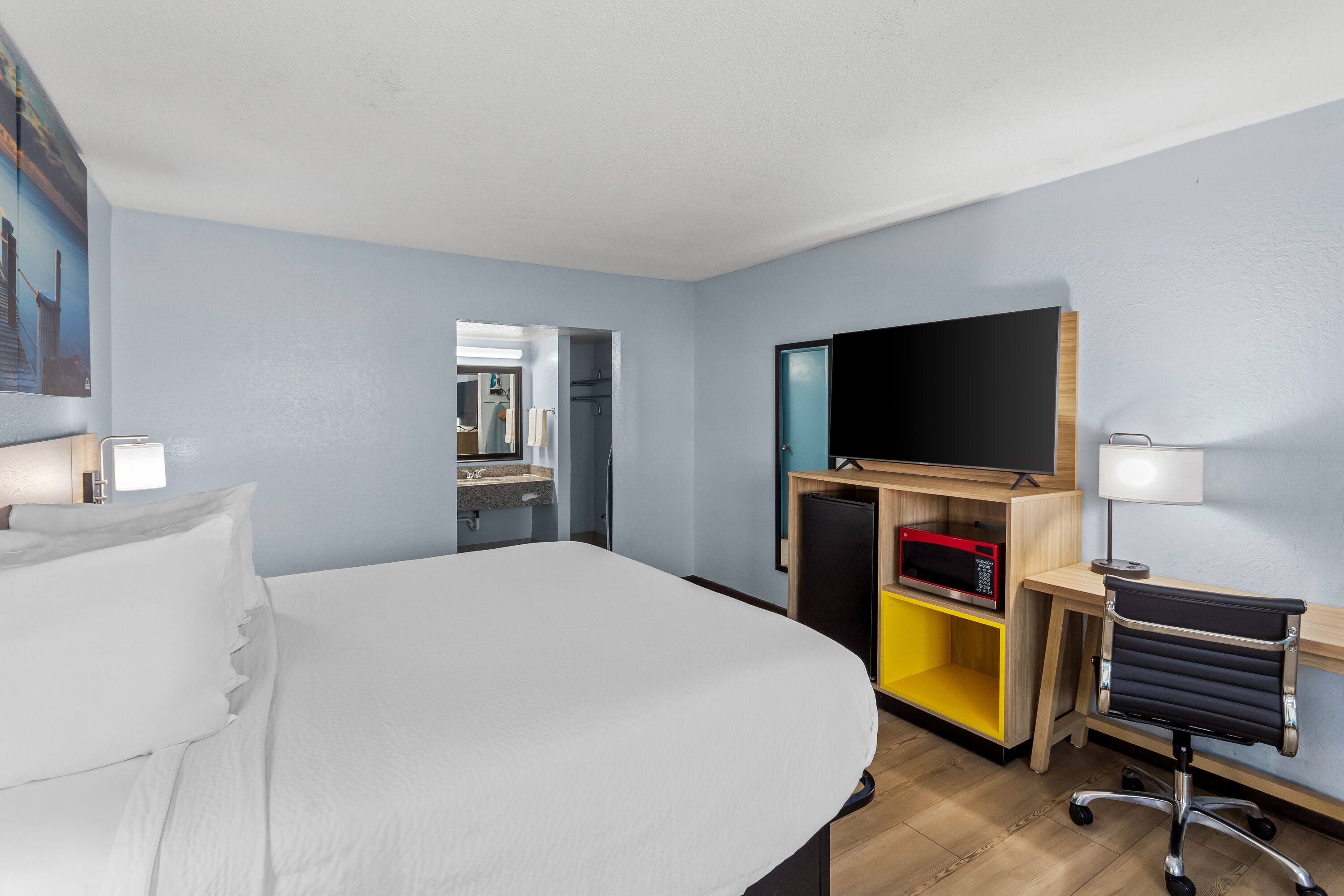 King bed guest room at the Days Inn by Wyndham Paintsville in Paintsville, Kentucky