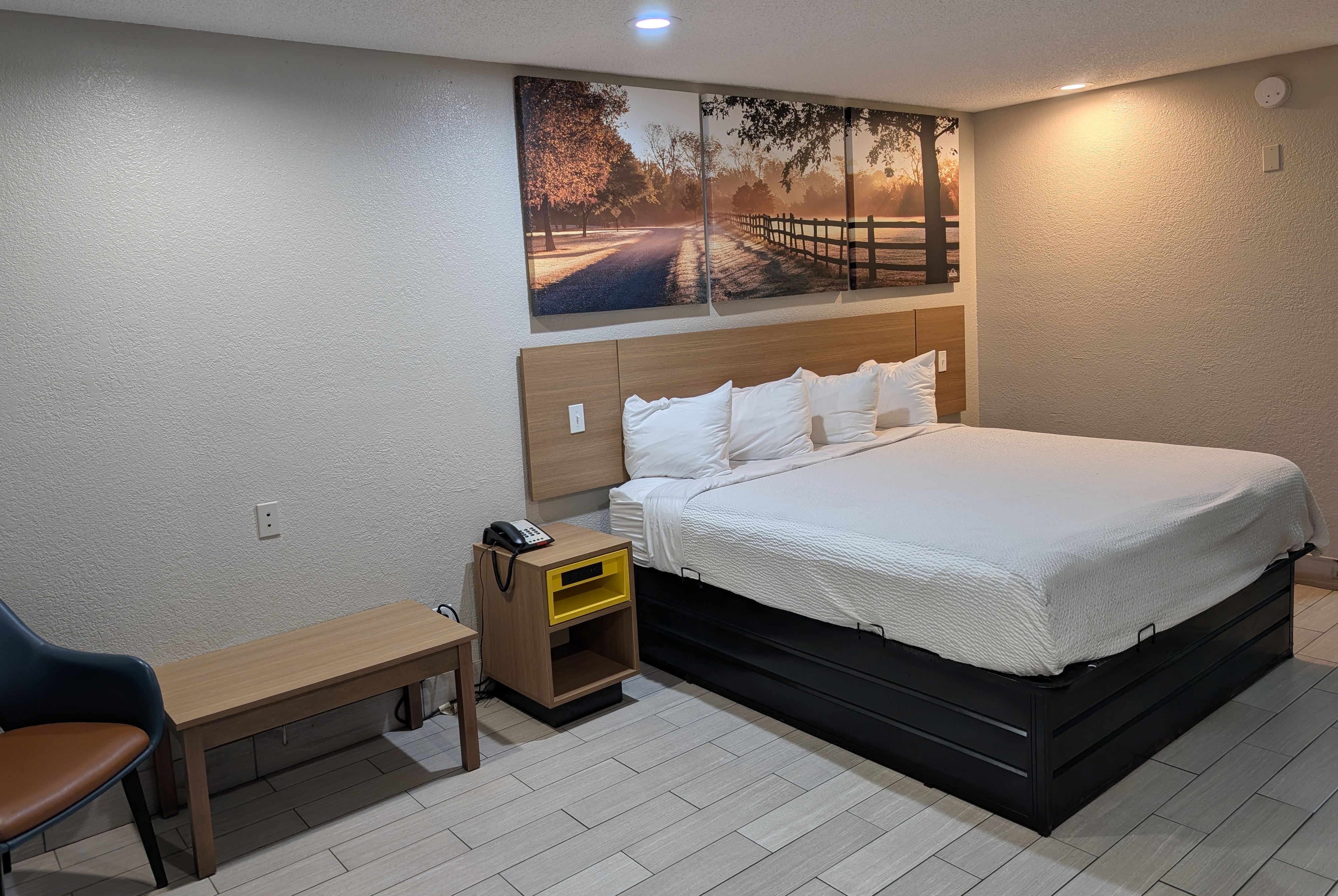 Guest room at the Days Inn by Wyndham Arcadia Louisiana in Arcadia, Louisiana