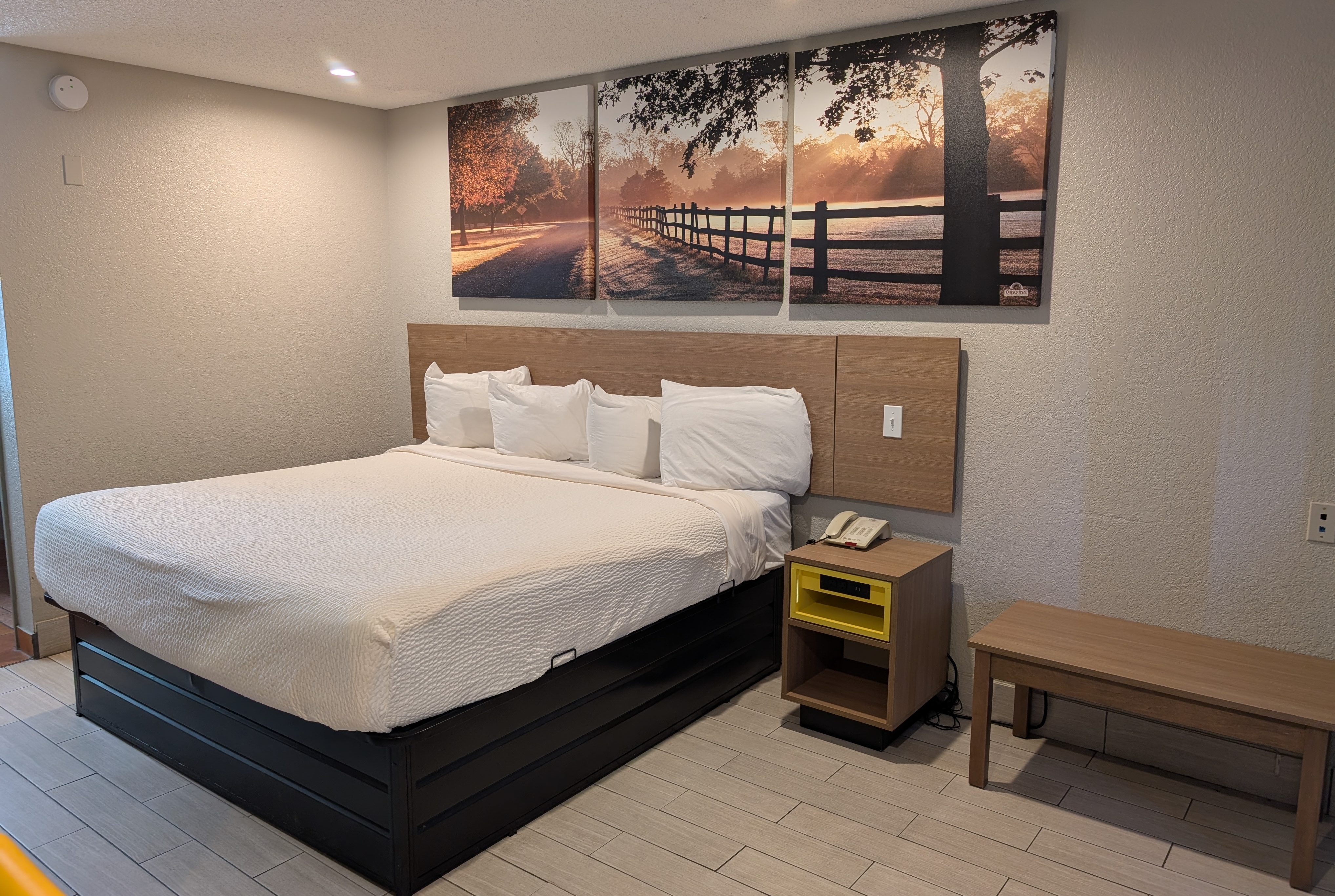 Guest room at the Days Inn by Wyndham Arcadia Louisiana in Arcadia, Louisiana