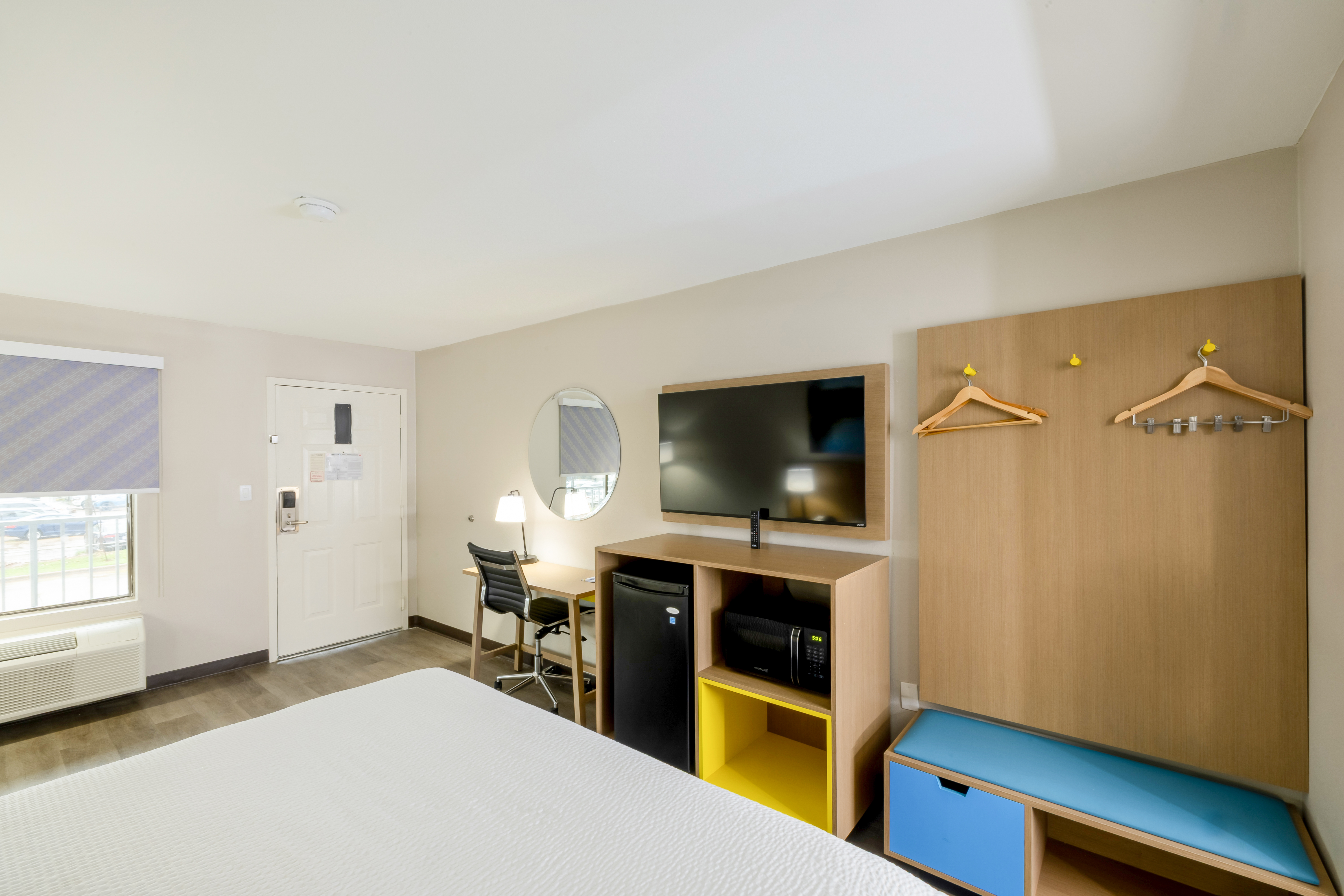 Guest room at the Days Inn & Suites by Wyndham Bossier City/Casino Area in Bossier City, Louisiana