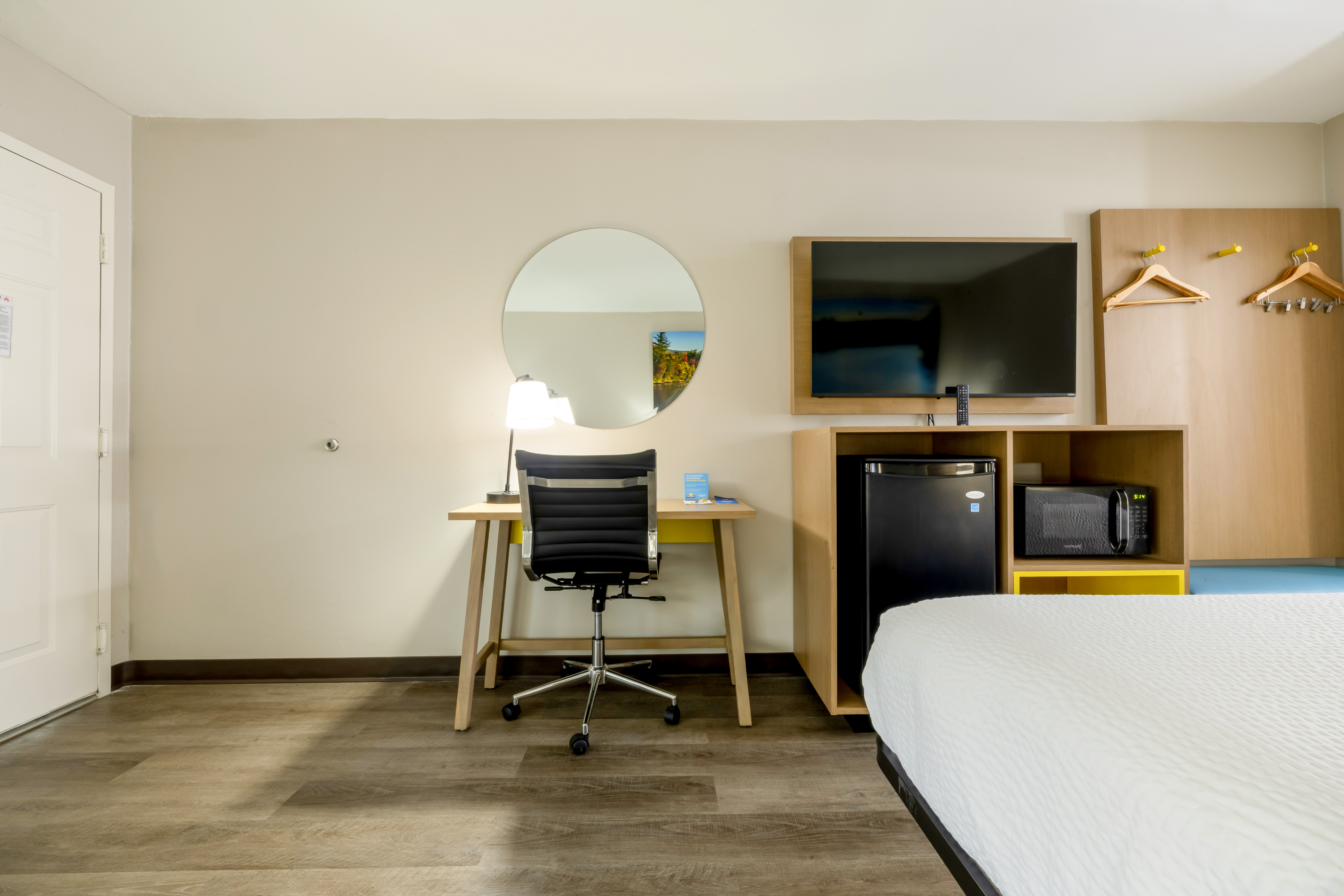 Guest room at the Days Inn & Suites by Wyndham Bossier City/Casino Area in Bossier City, Louisiana