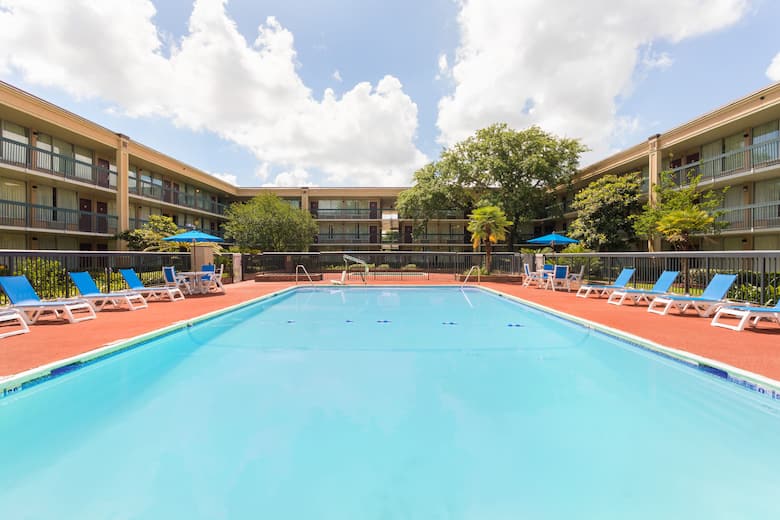 Days Inn By Wyndham Gretna New Orleans Hotels La 70053 5613 Pool At The Days Inn By Wyndham Gretna New Orleans In Louisiana