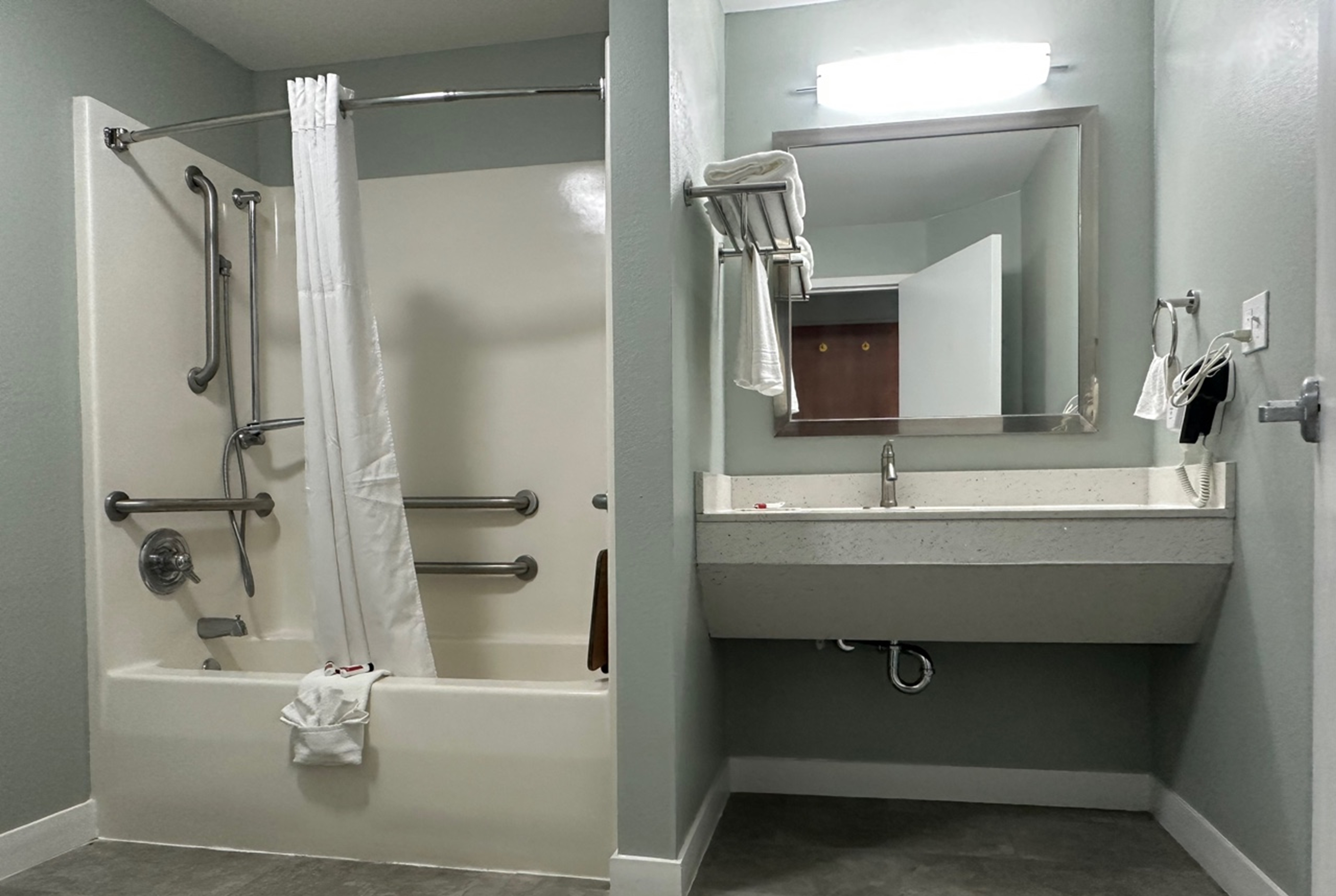 Guest room bath at the Days Inn & Suites by Wyndham Jennings in Jennings, Louisiana