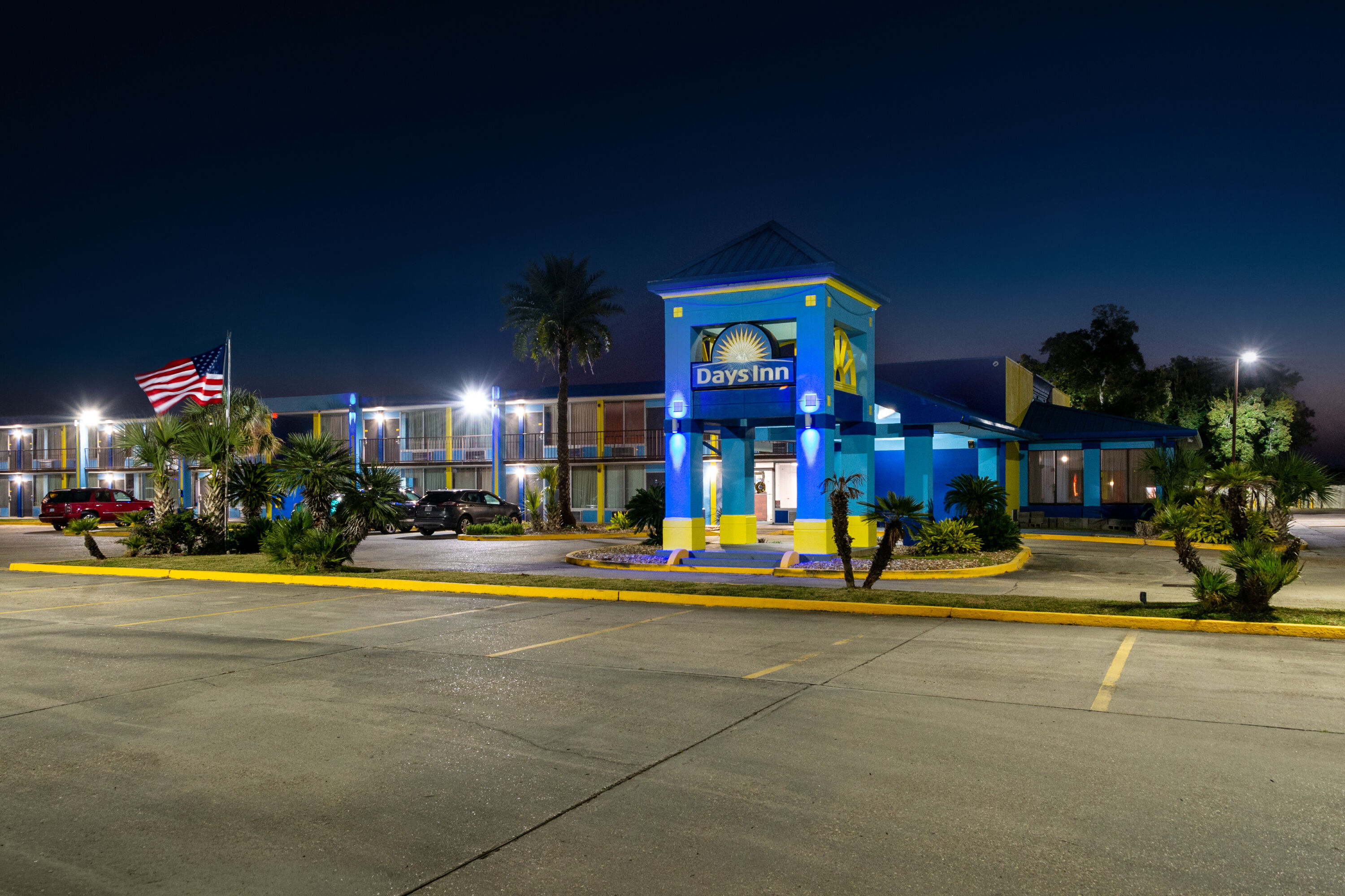 Exterior Night Image of Days Inn by Wyndham Lafayette Near Lafayette Airport hotel in Lafayette, Louisiana