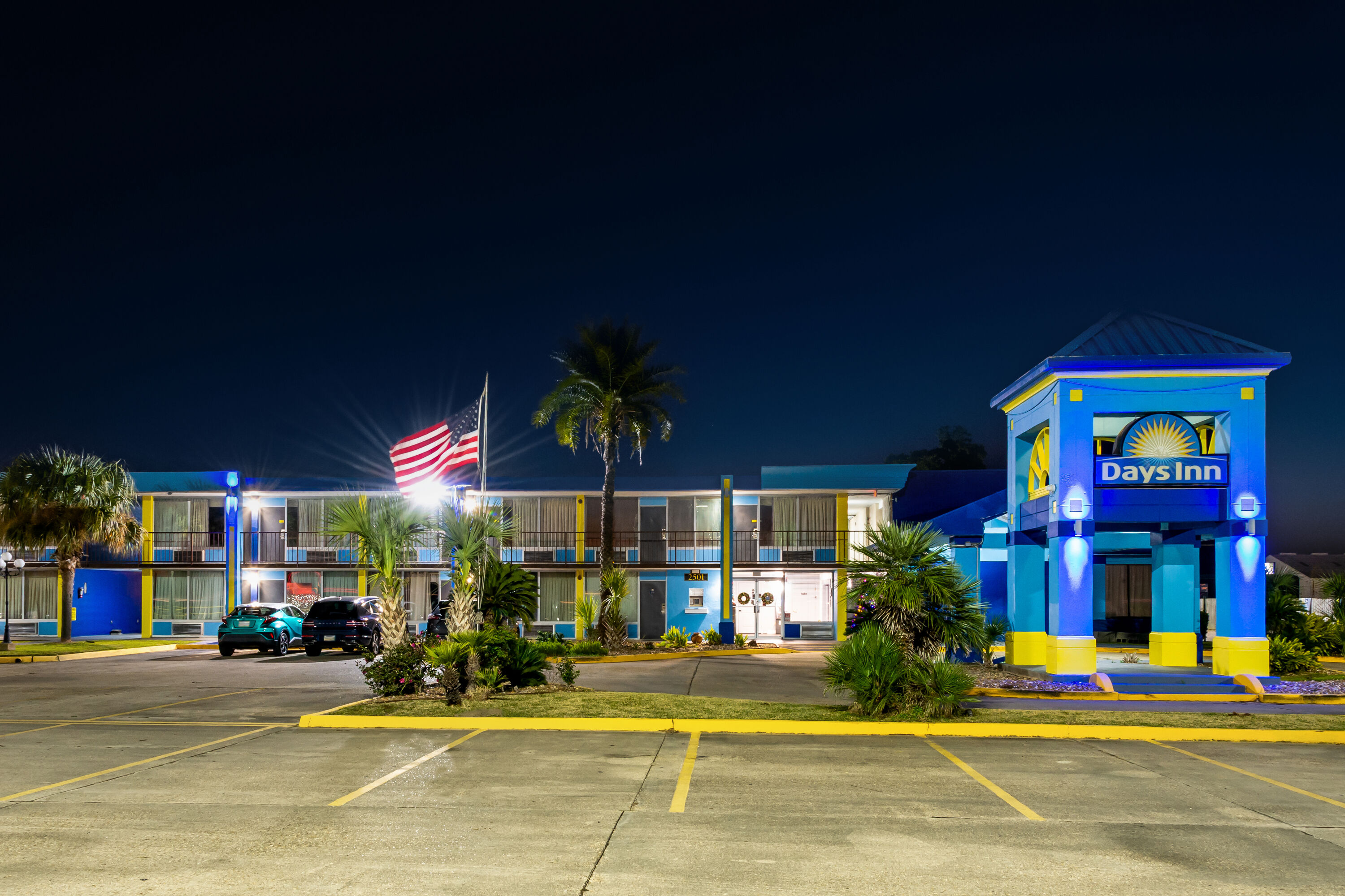 Exterior Night Image of Days Inn by Wyndham Lafayette Near Lafayette Airport hotel in Lafayette, Louisiana