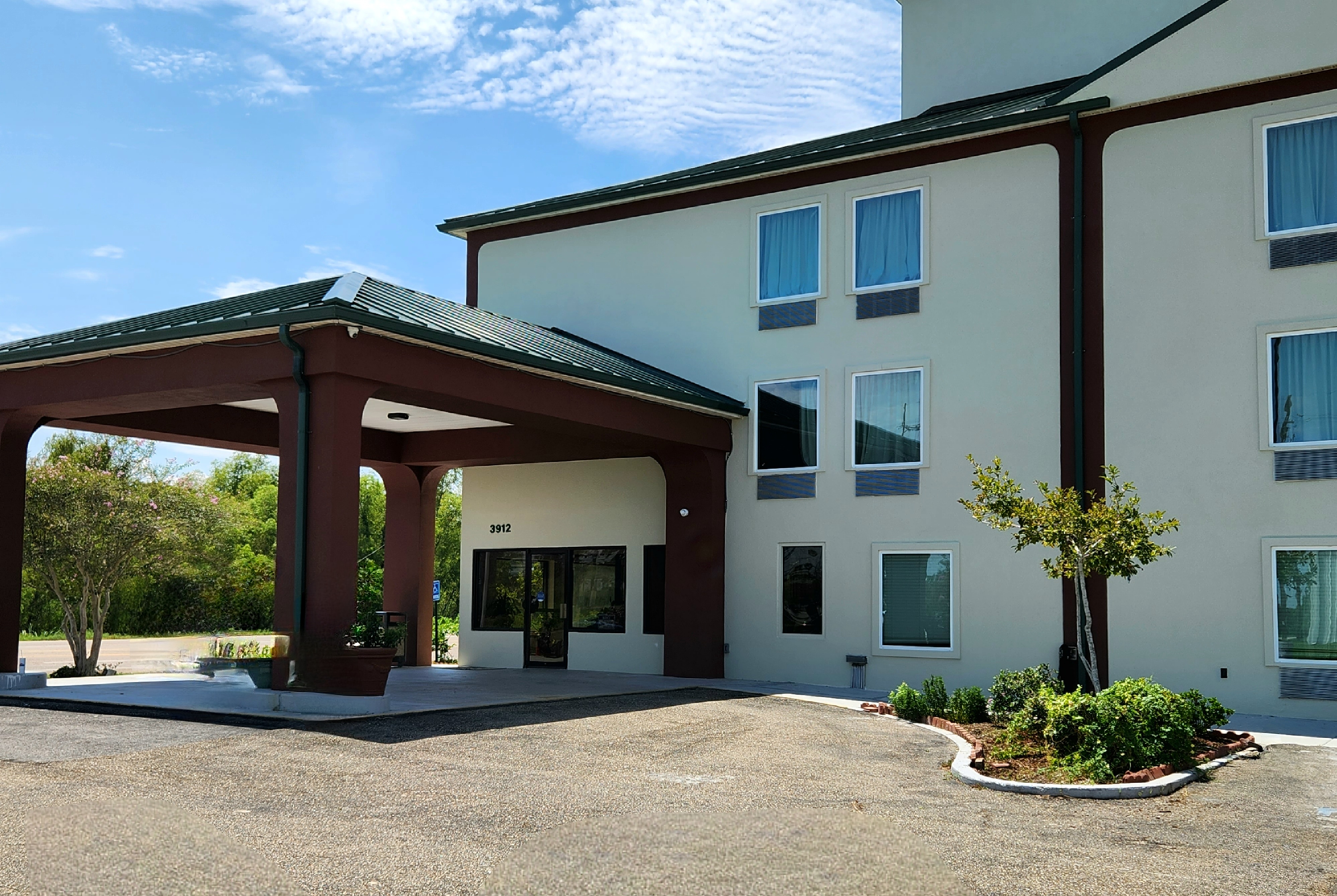 Exterior of Days Inn by Wyndham LaPlace- New Orleans hotel in LaPlace, Louisiana