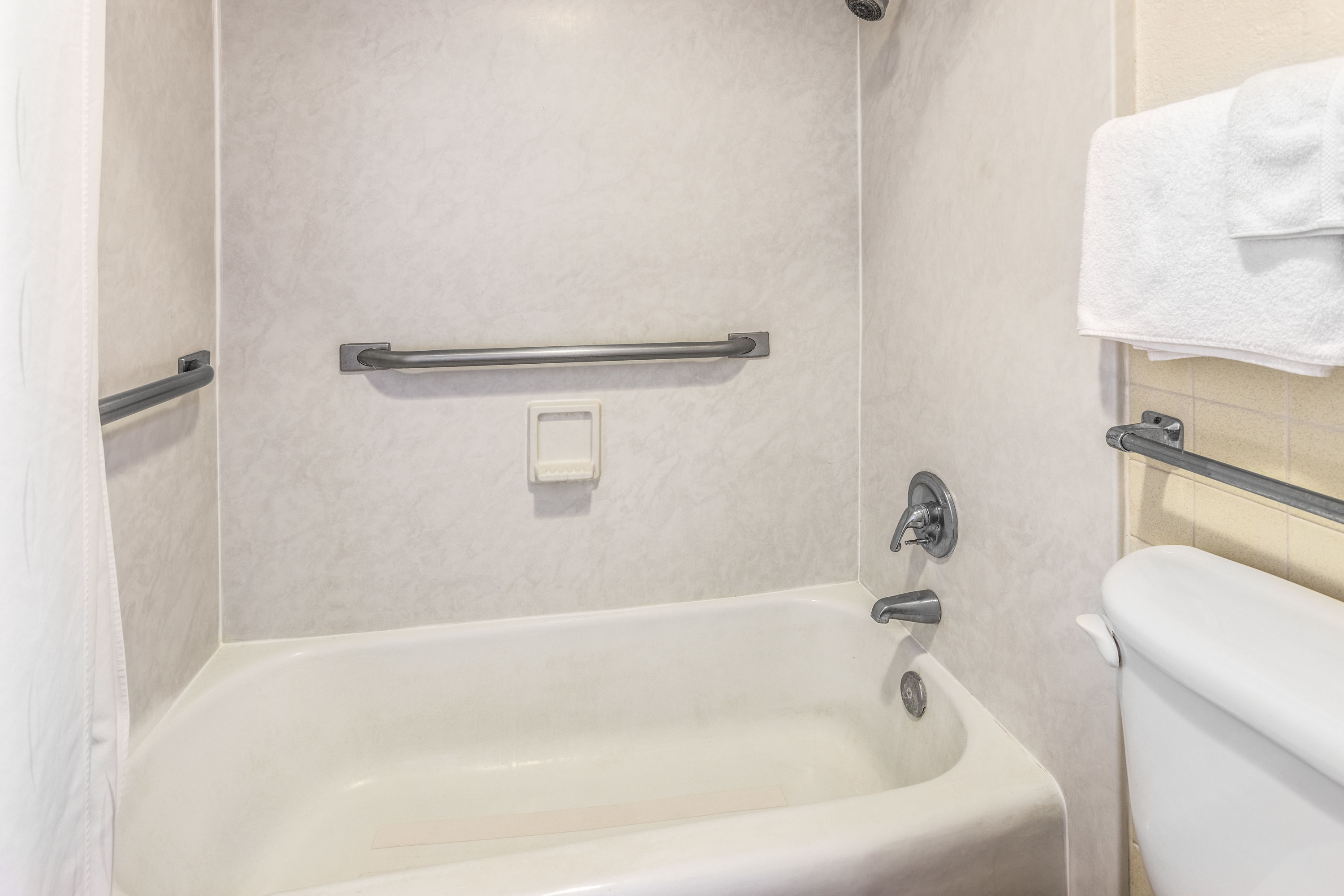 Guest room bath at the Days Inn by Wyndham Leesville in Leesville, Louisiana