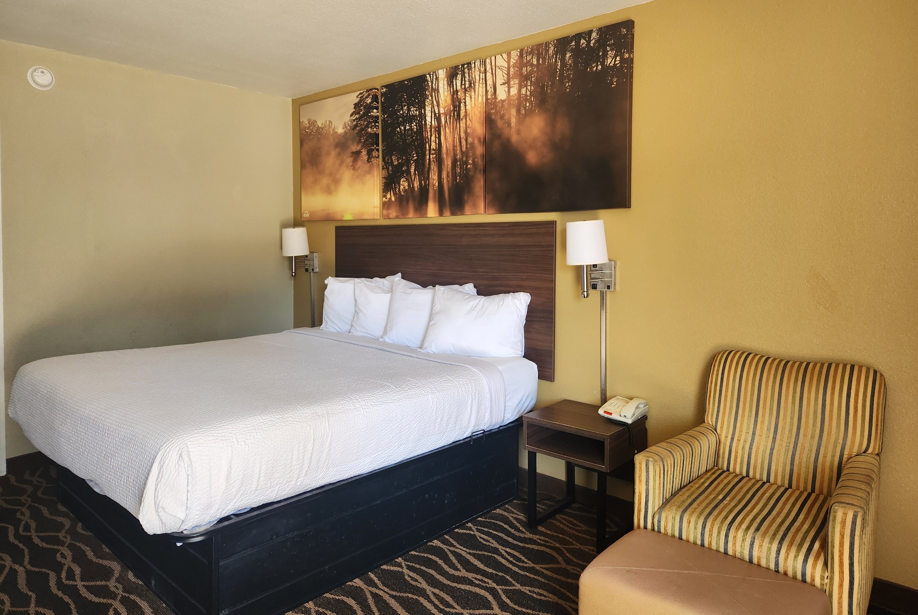 Days Inn by Wyndham Leesville suite in Leesville, Louisiana