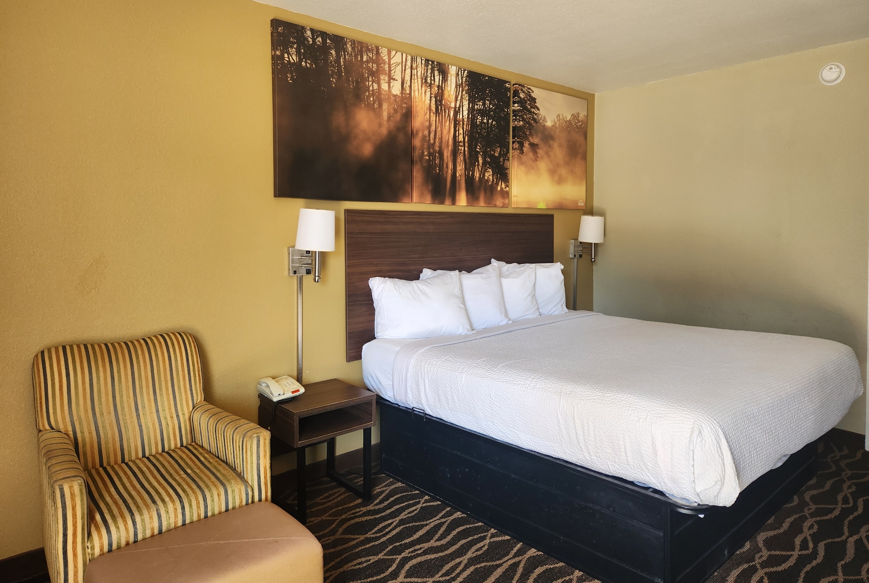 Days Inn by Wyndham Leesville suite in Leesville, Louisiana