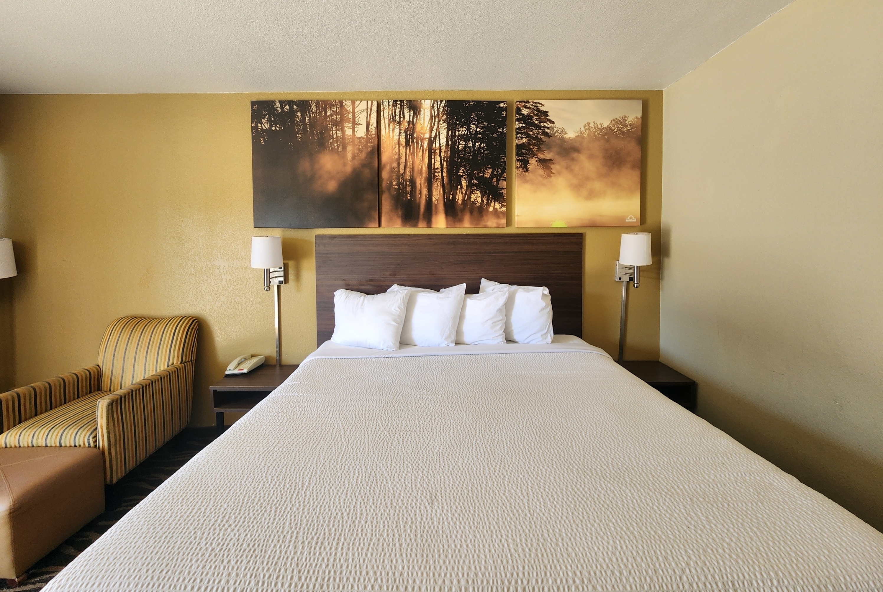 Days Inn by Wyndham Leesville suite in Leesville, Louisiana