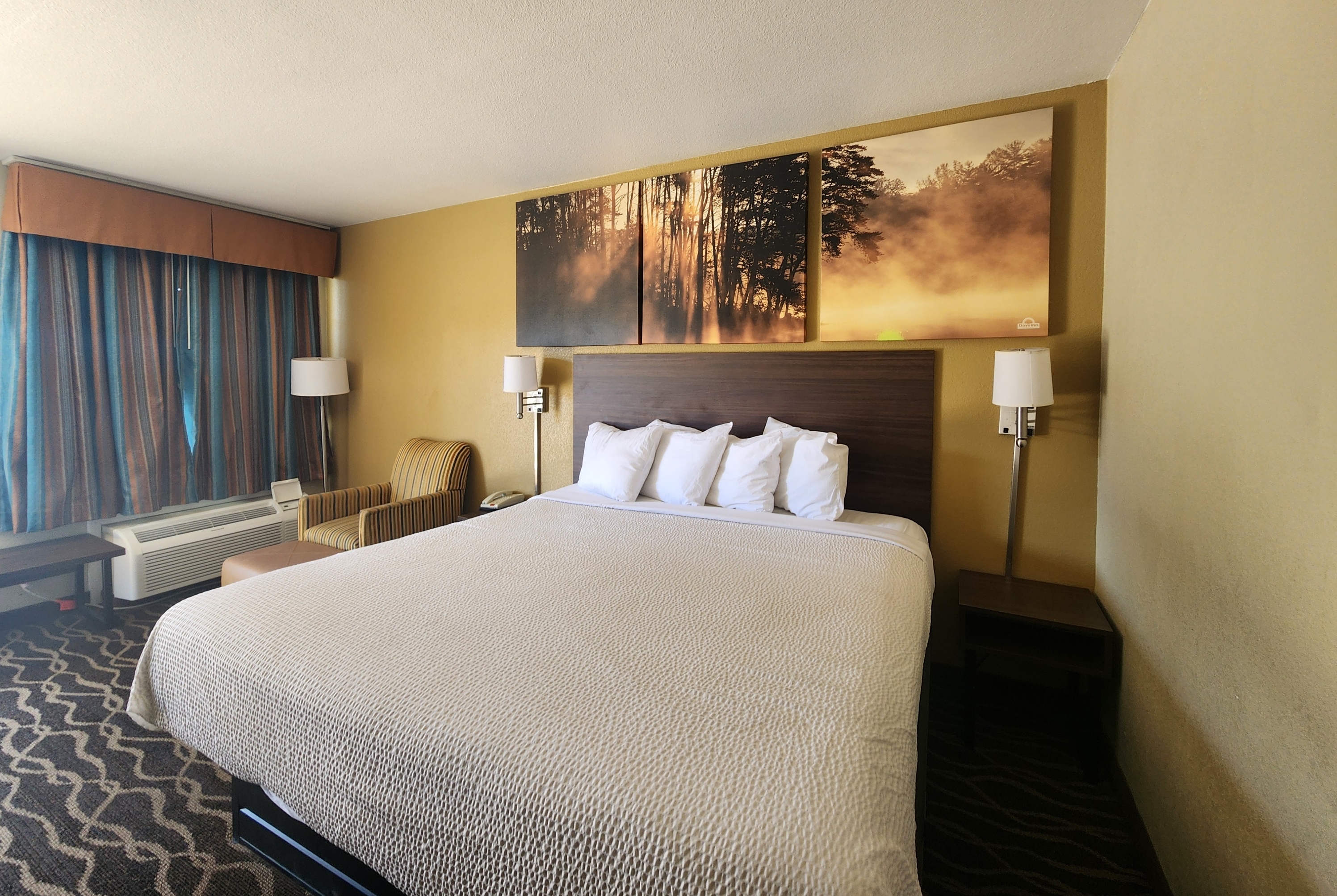 Days Inn by Wyndham Leesville suite in Leesville, Louisiana